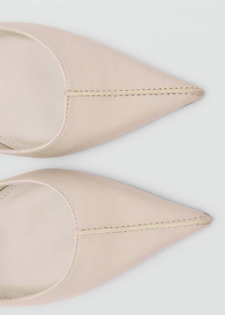 Pointed toe leather shoes — Ecru
