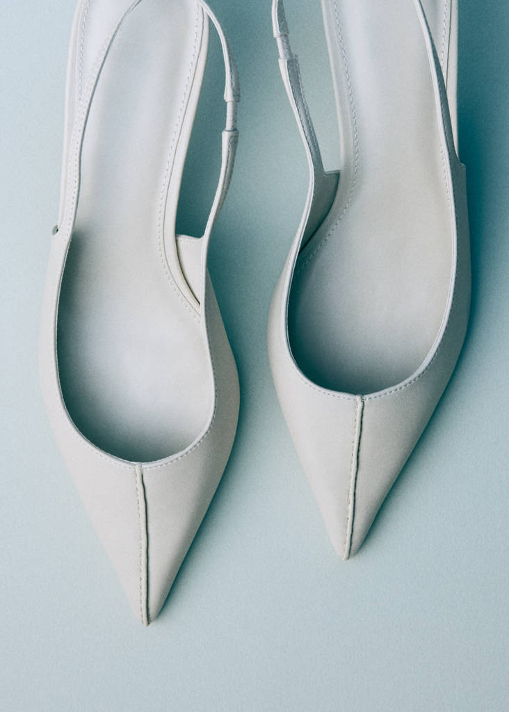 Pointed toe leather shoes — Ecru