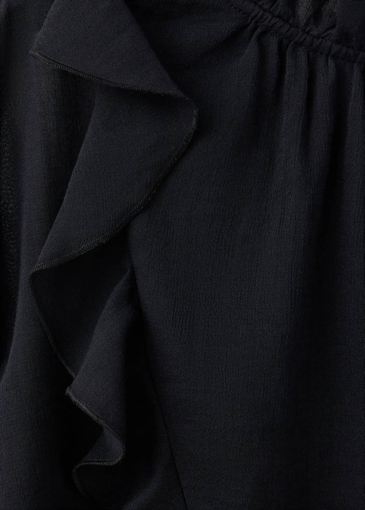 Ruffled dress with a shirred waist — Black