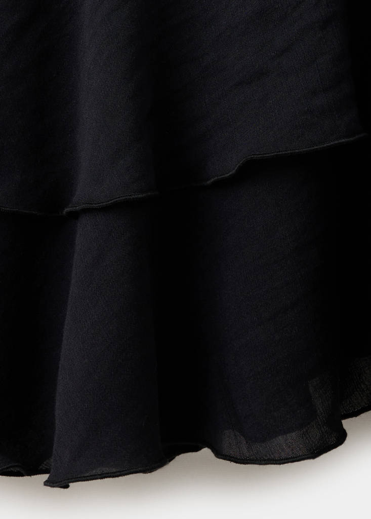 Ruffled dress with a shirred waist — Black