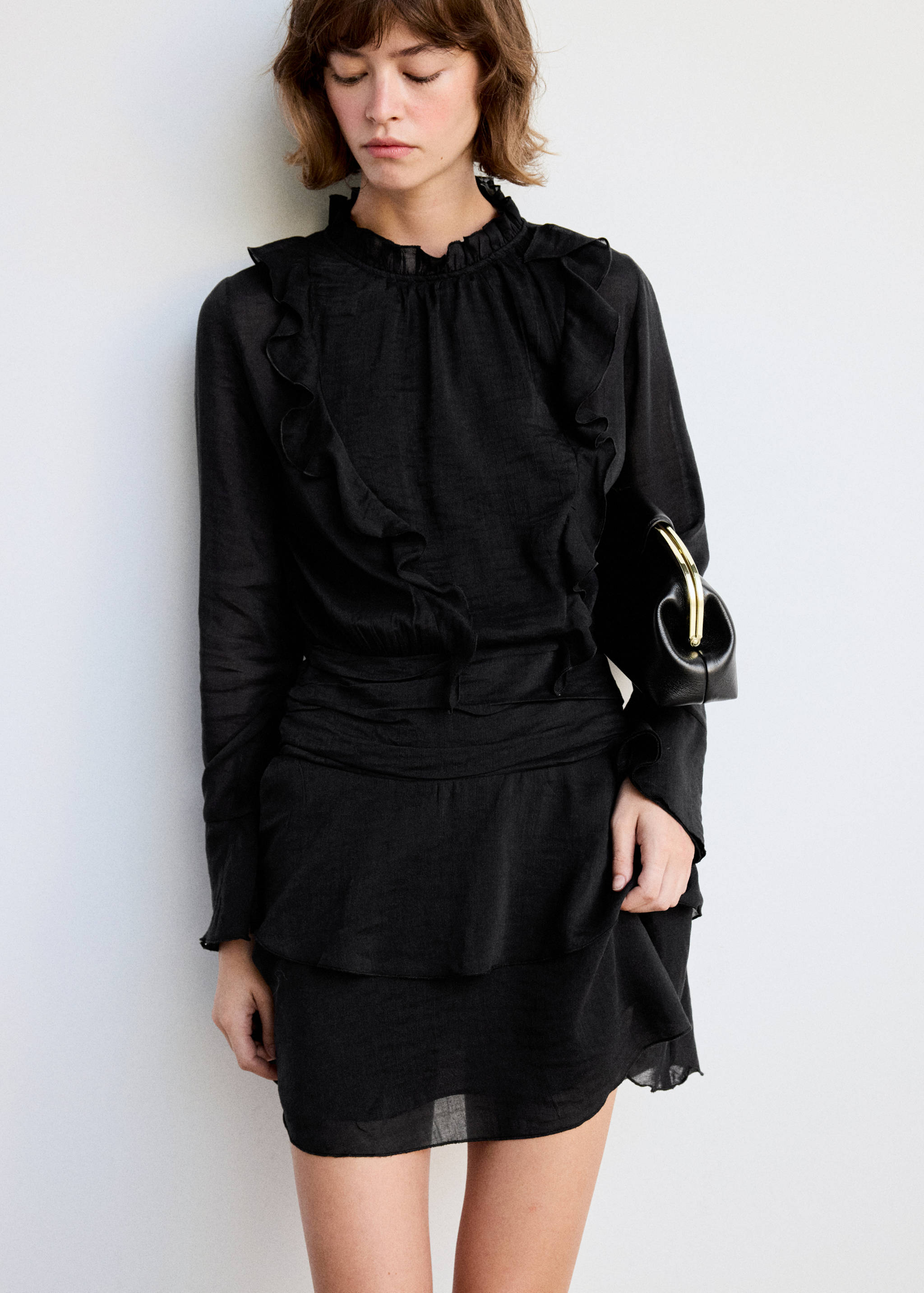 Robe à volants taille froncée - Plan moyen