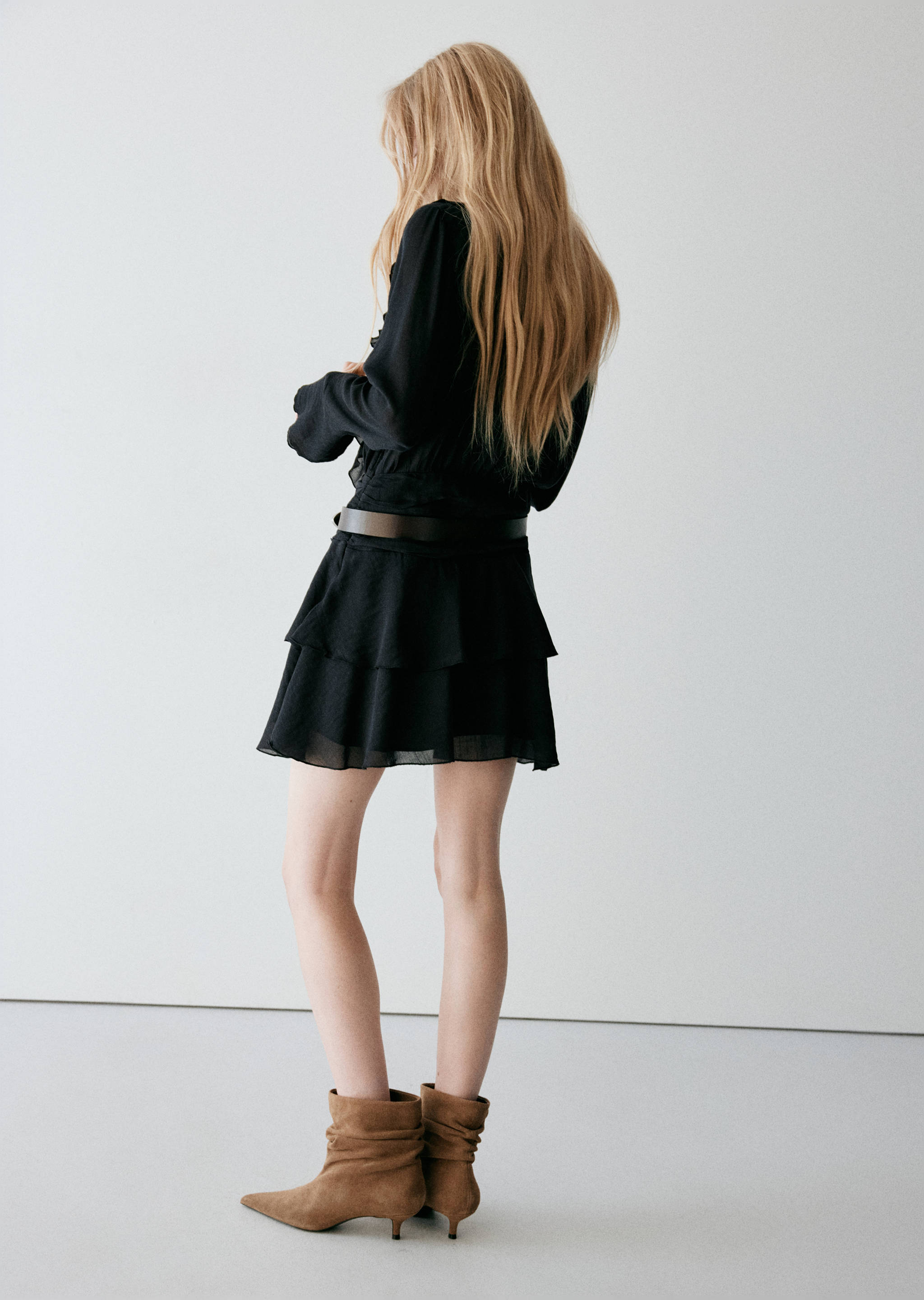 Ruffled dress with a shirred waist - Reverse of the article
