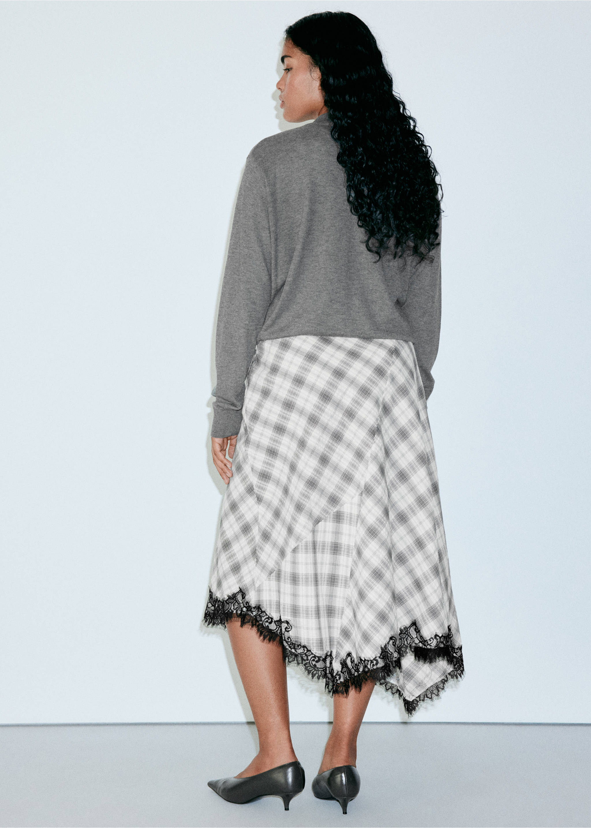 Fluid midi checked skirt - Details of the article 4, White. Ref: 37094067-00.
