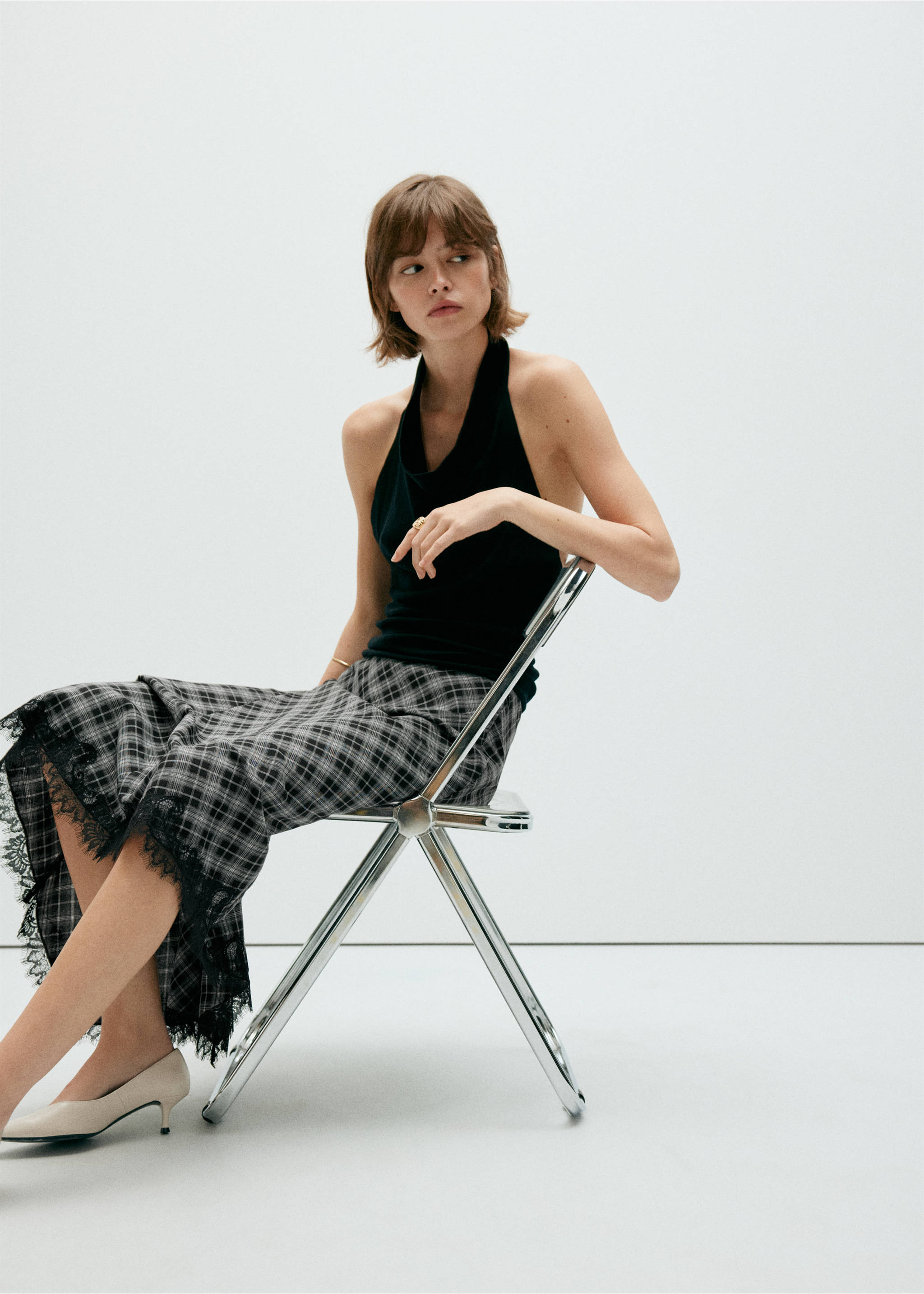 Fluid midi checked skirt - Details of the article 4, Black. Ref: 37094067-00.