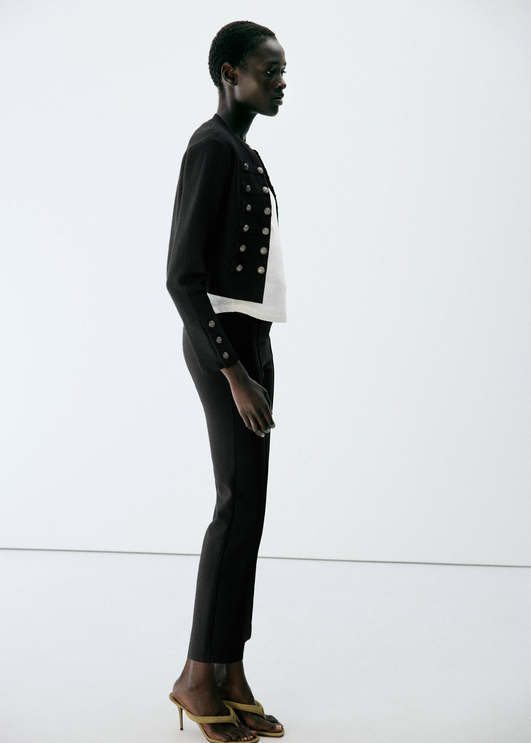 Fine-knit buttoned jacket - General plane