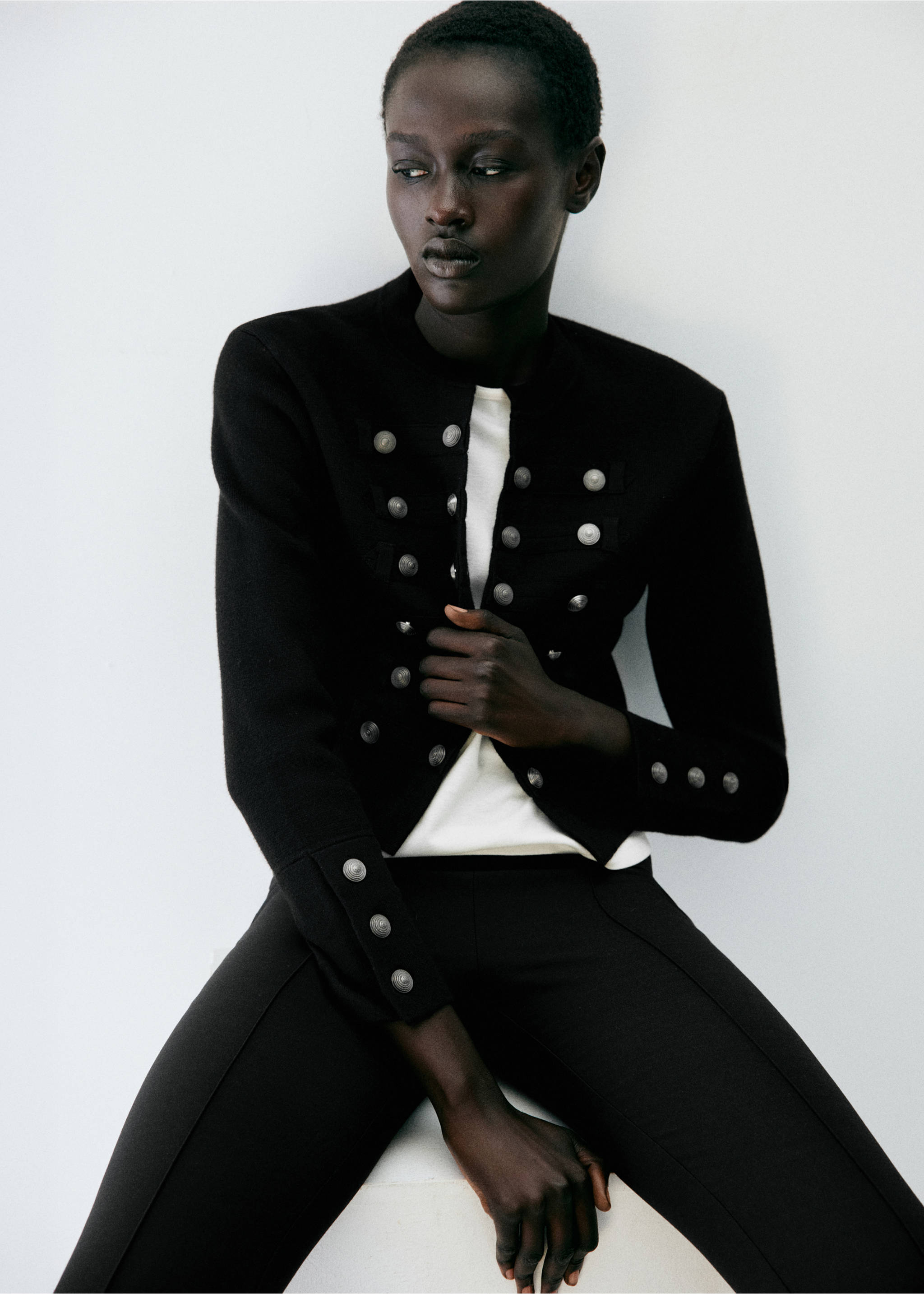 Fine-knit buttoned jacket - Medium plane, Black. Ref: 37094073-01.