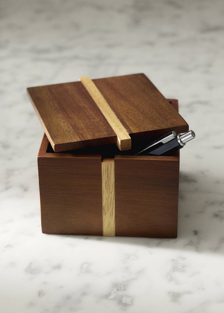 Medium bicolour wooden square box — Brown