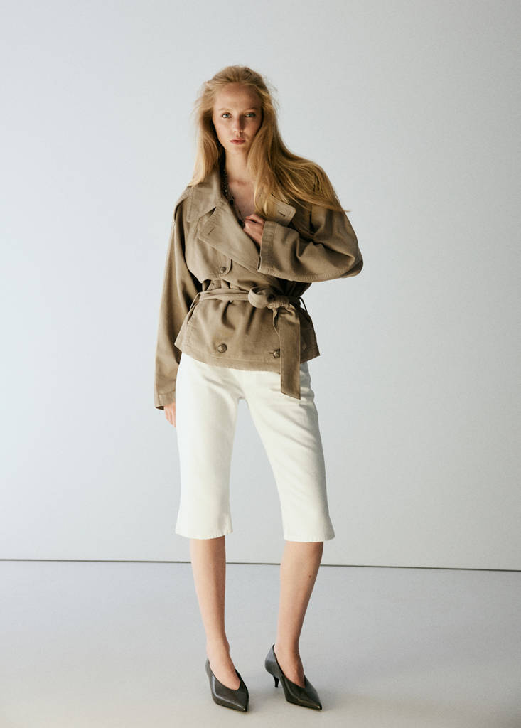 Fitted trench with belt — Sand