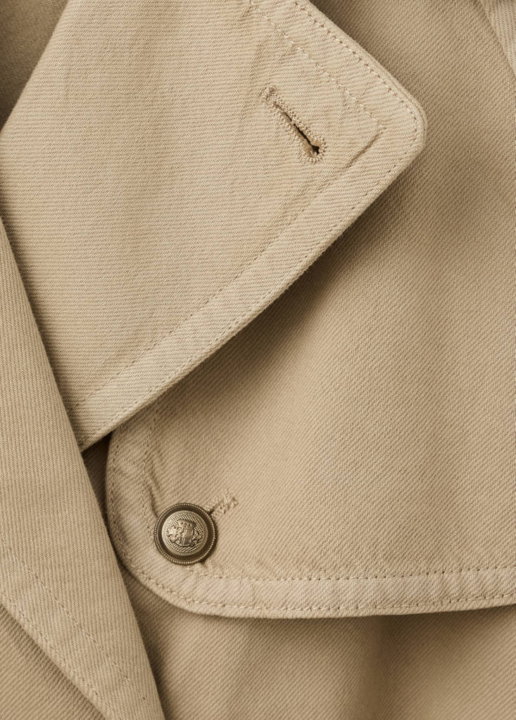 Fitted trench with belt — Sand