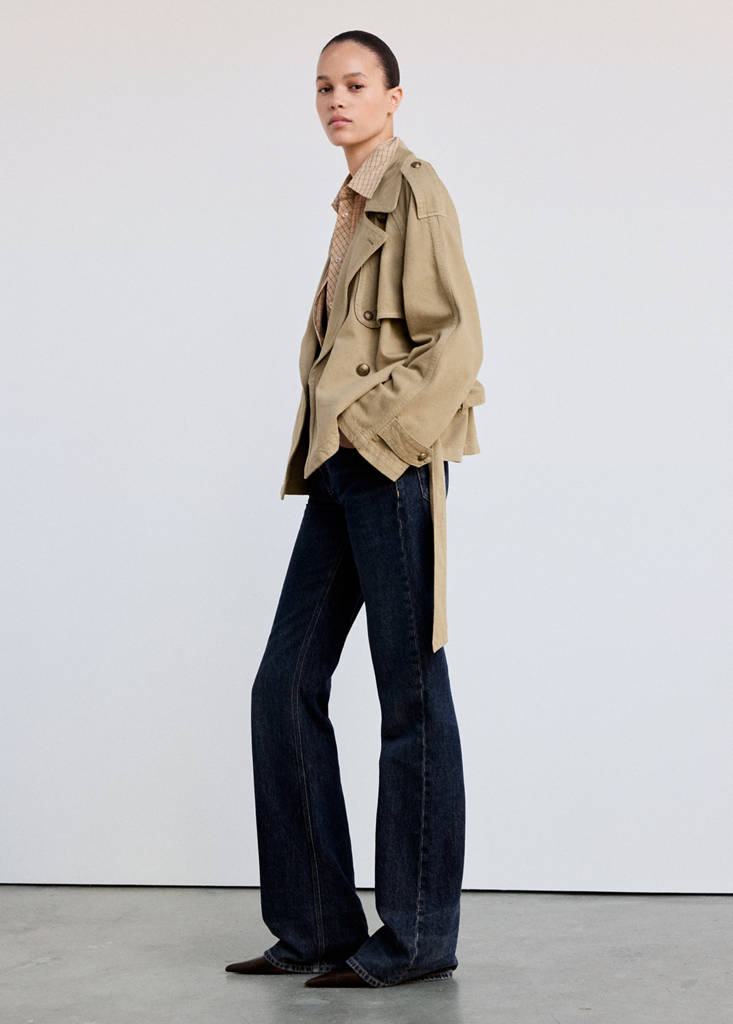 Fitted trench with belt — Sand