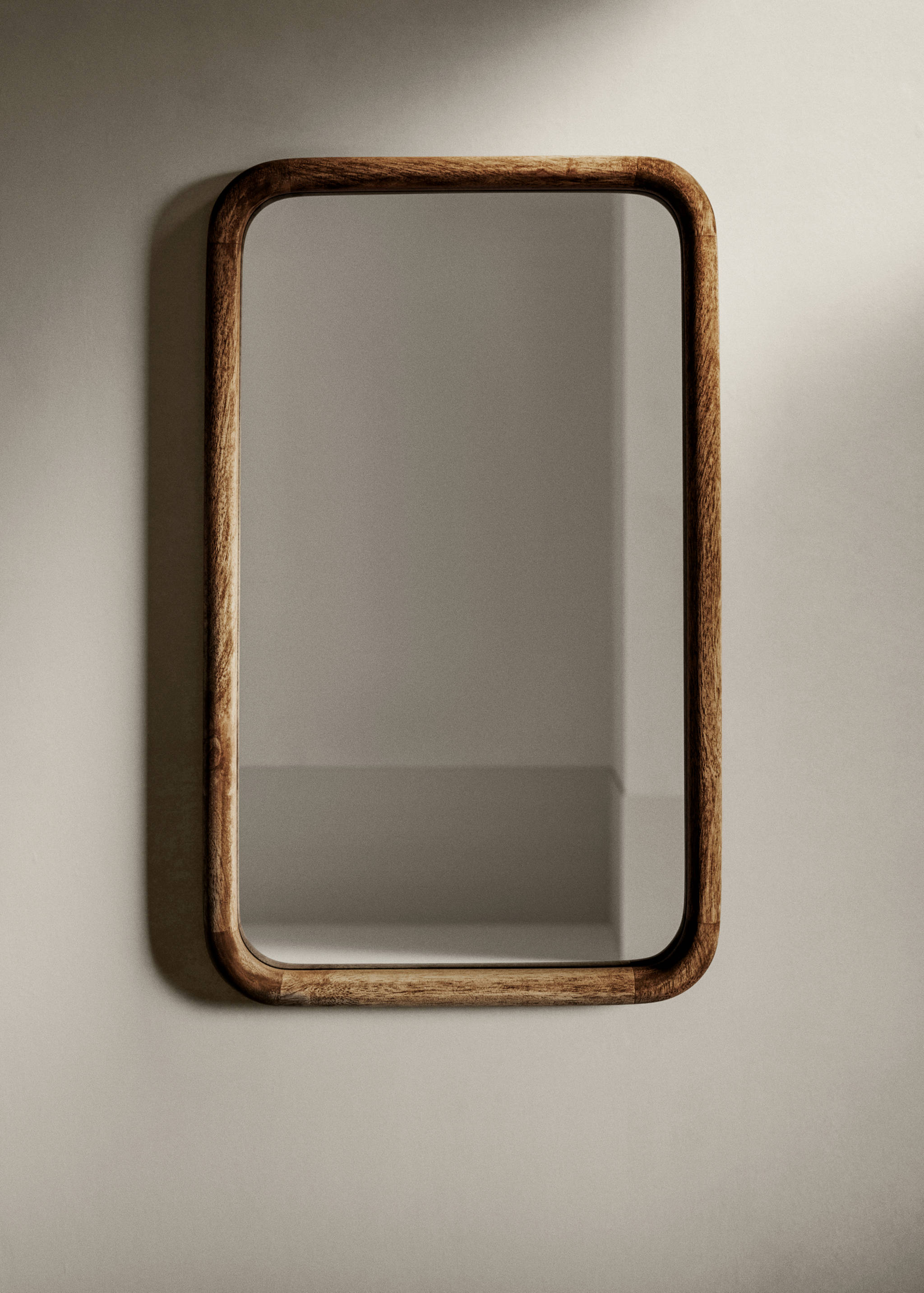 Rounded rectangular wooden mirror - General plane