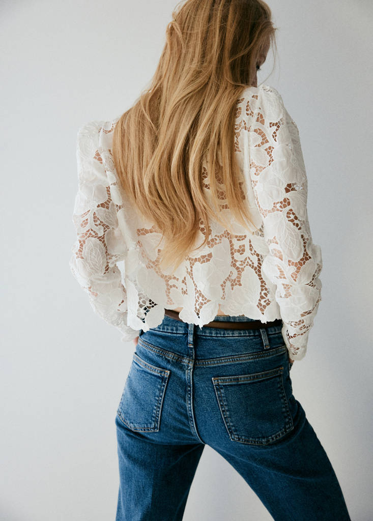 Guipure blouse with a tie neck — Off White