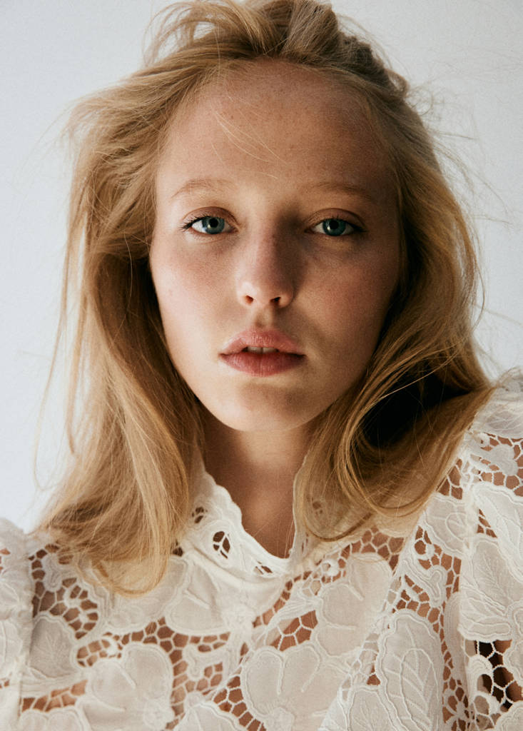 Guipure blouse with a tie neck — Off White