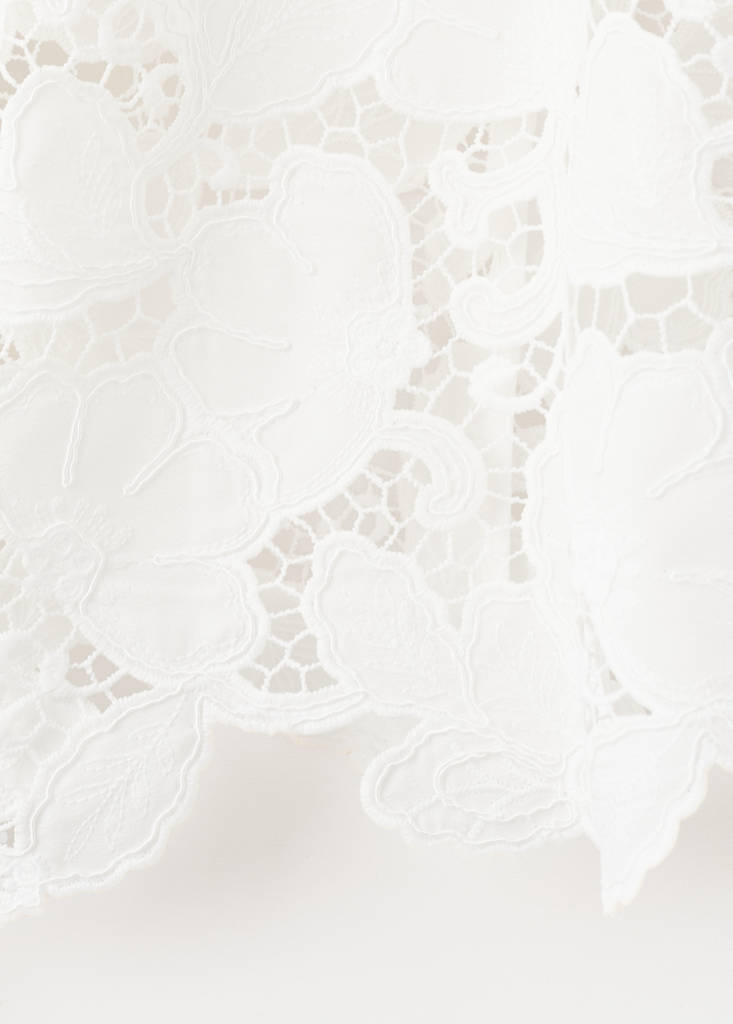 Guipure blouse with a tie neck — Off White