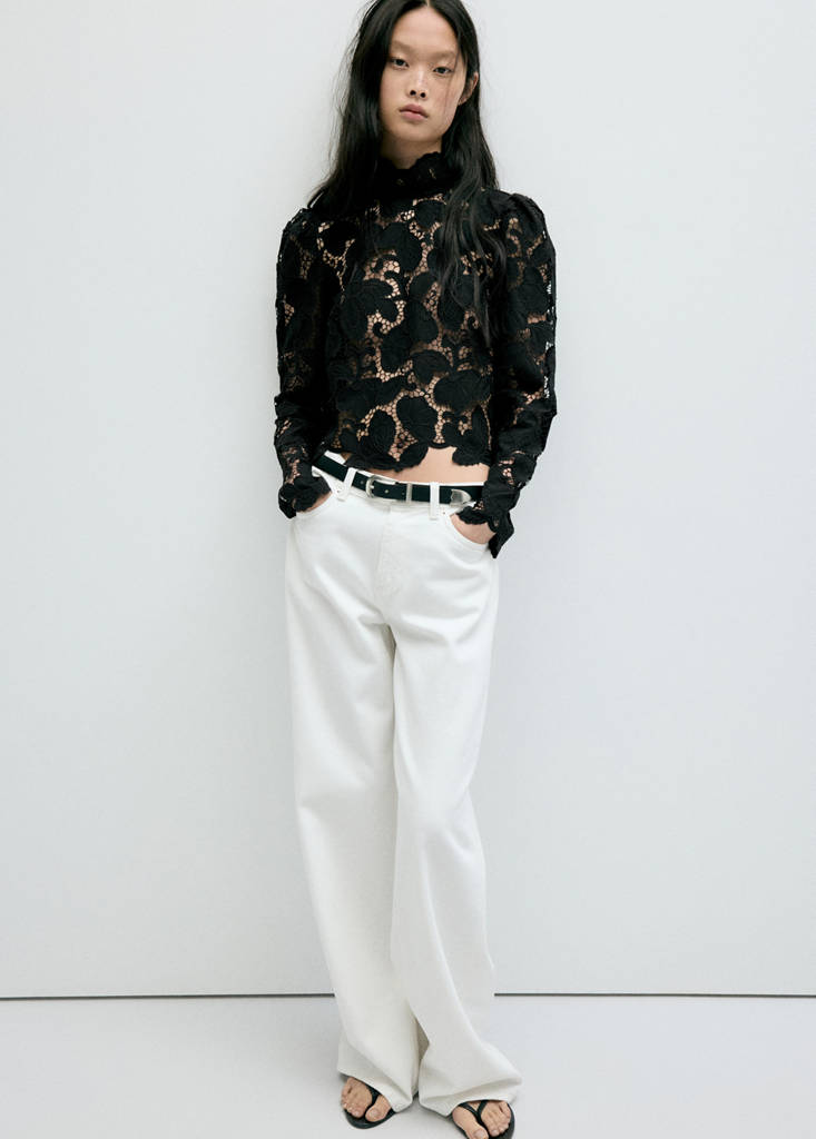 Guipure blouse with a tie neck — Black