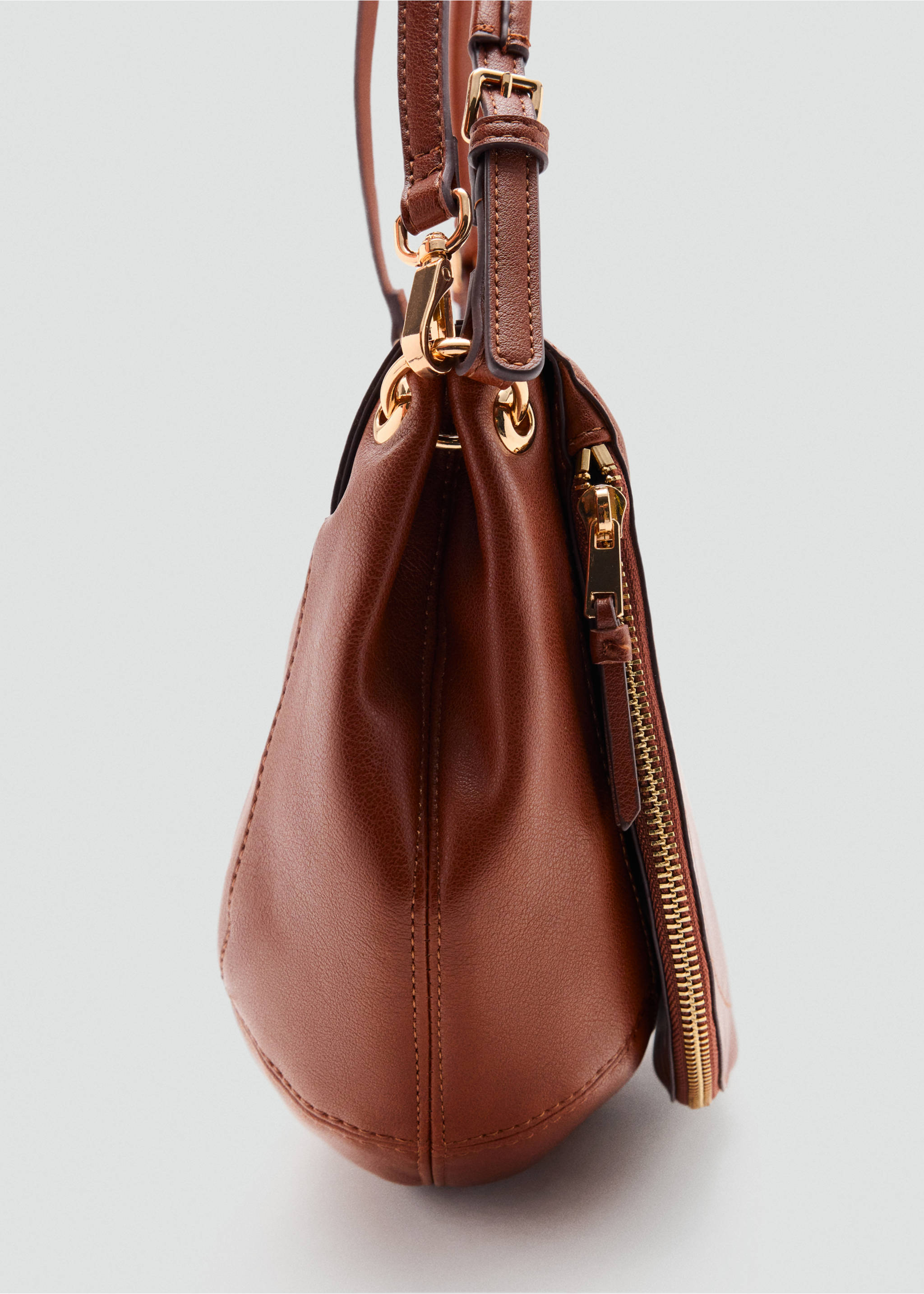 Crossbody bag with flap - Details of the article 1, Leather. Ref: 37094096-00.