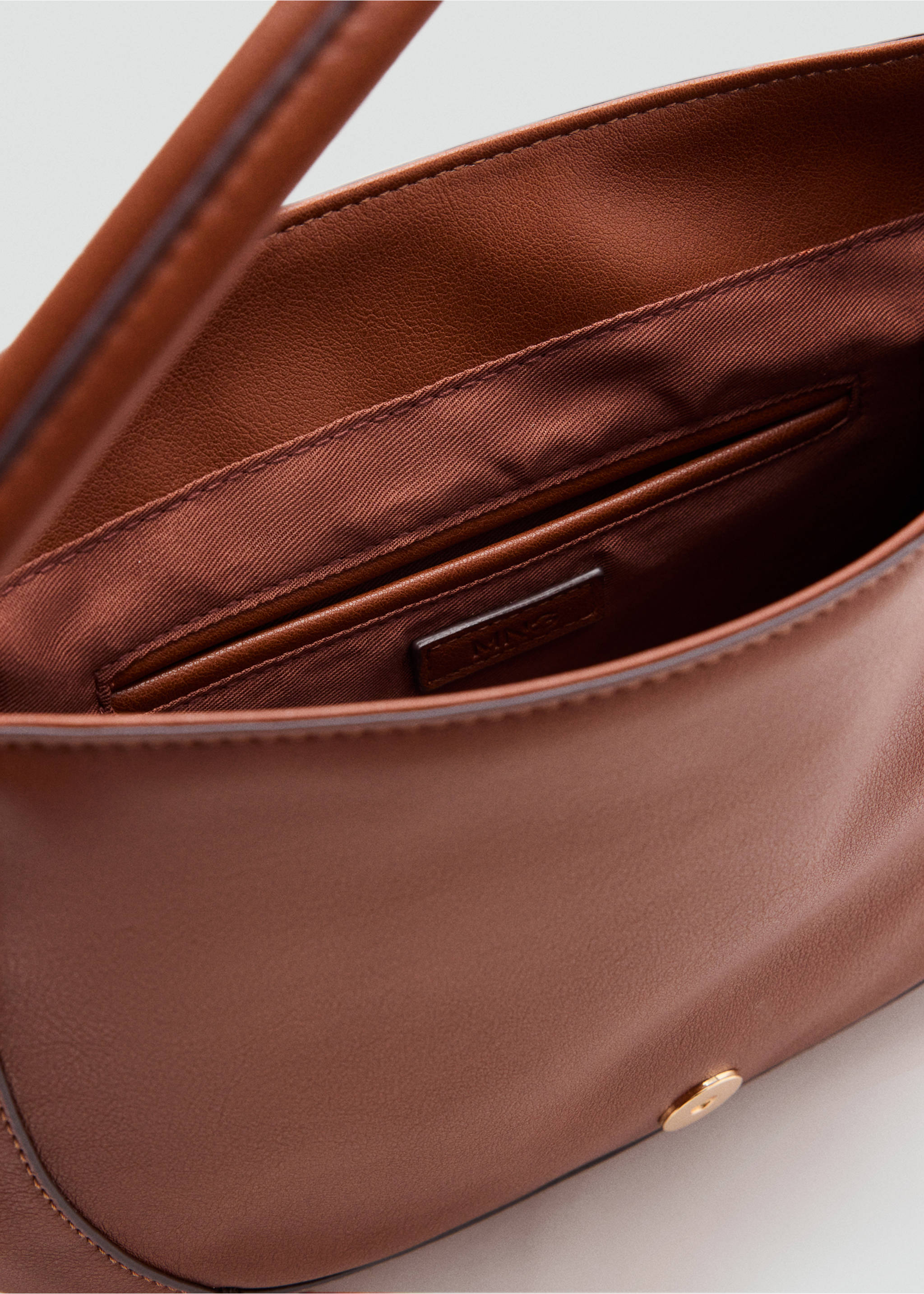 Crossbody bag with flap - Details of the article 2, Leather. Ref: 37094096-00.
