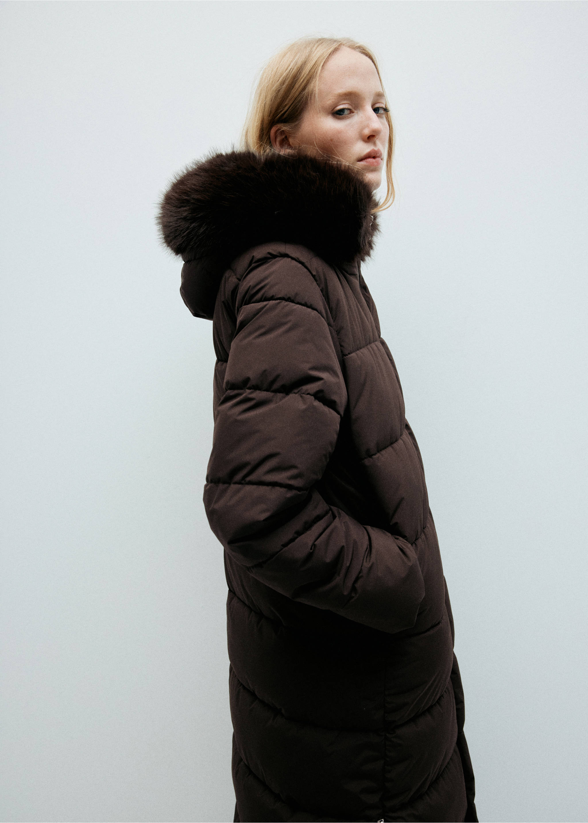 Padded anorak with faux-fur hood - Medium plane, Chocolate. Ref: 37094099-00.