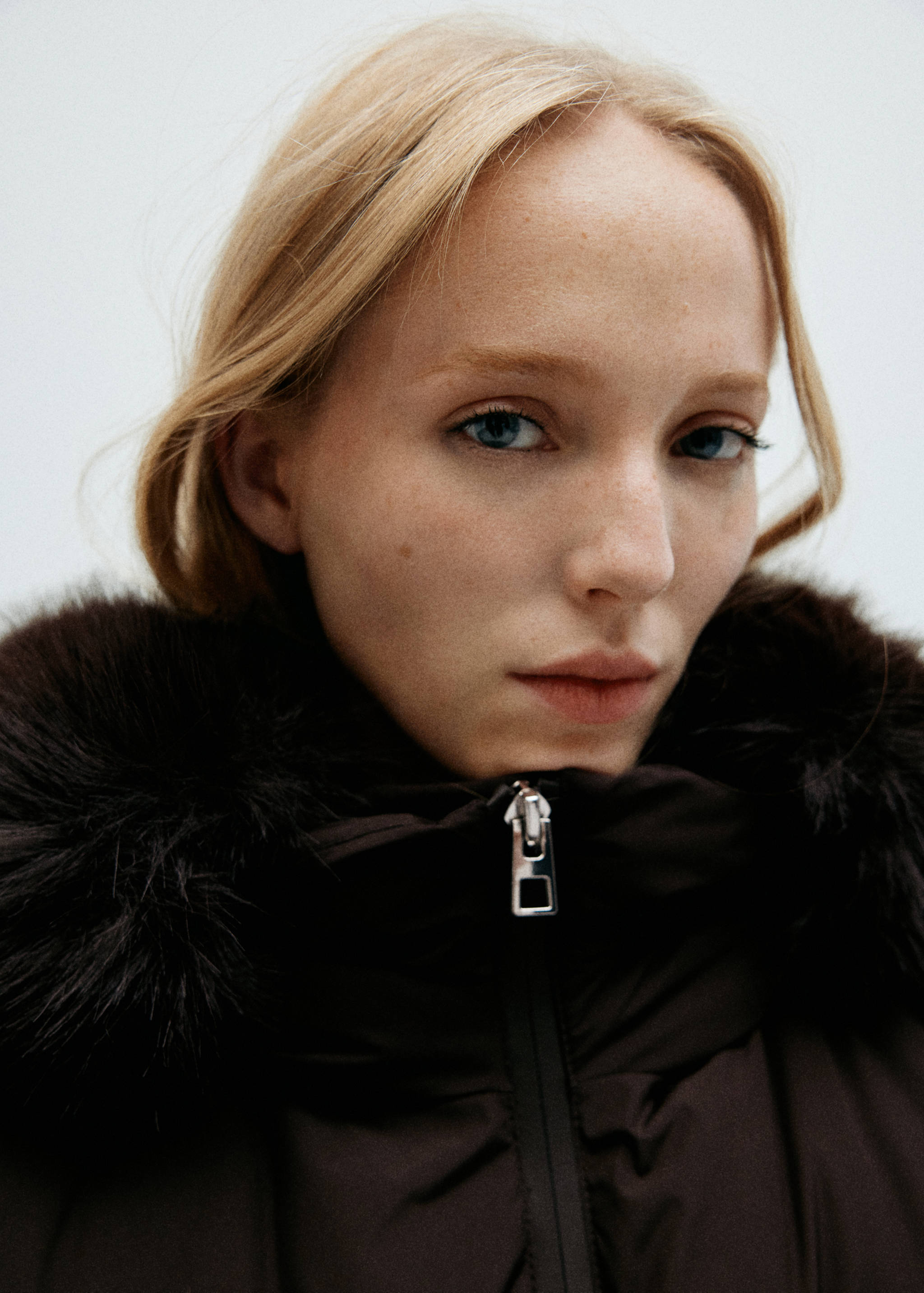 Padded anorak with faux-fur hood - Details of the article 1