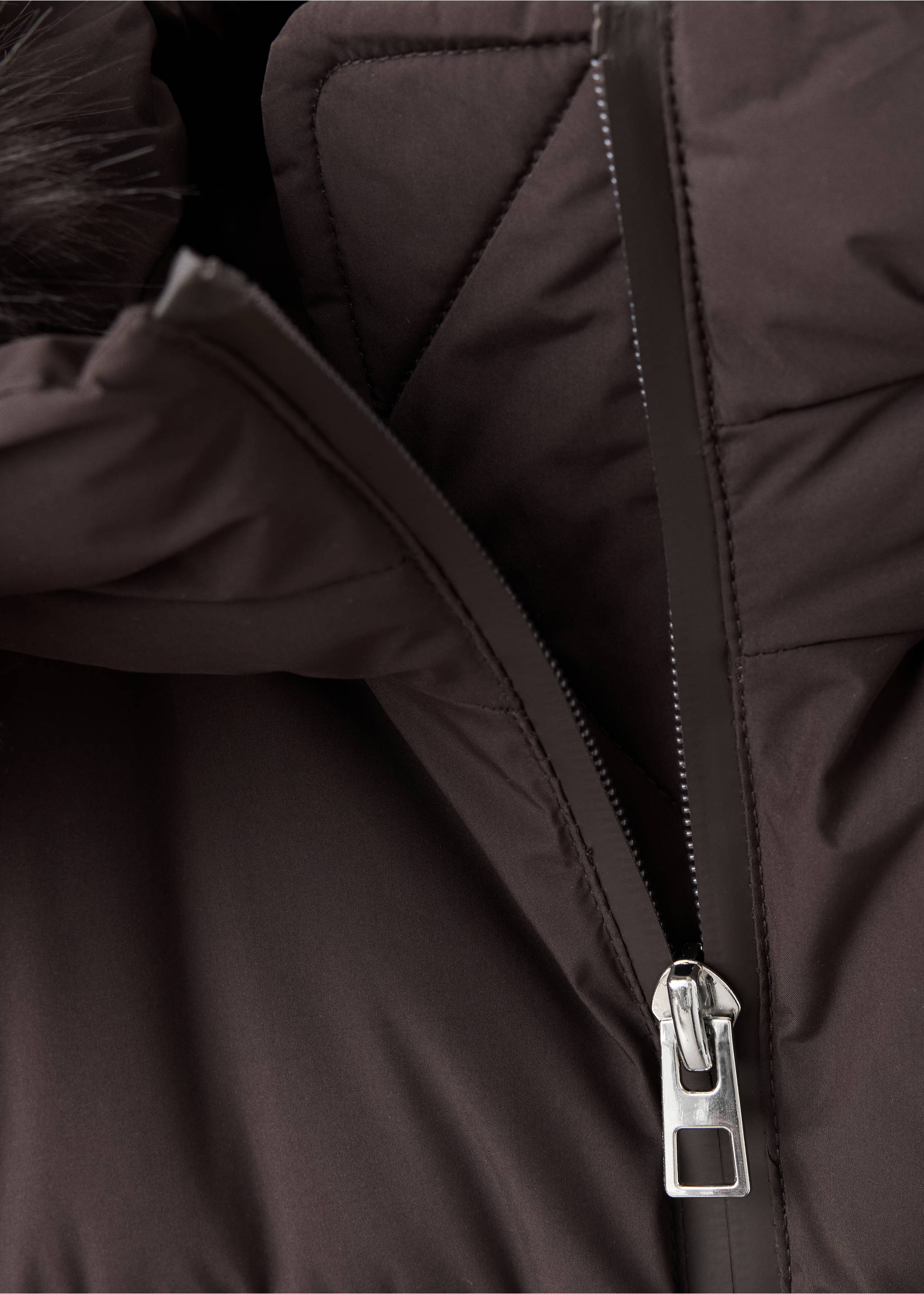 Anorak deluxy - Détail de l'article 8, Chocolat. Ref: 37094099-00.