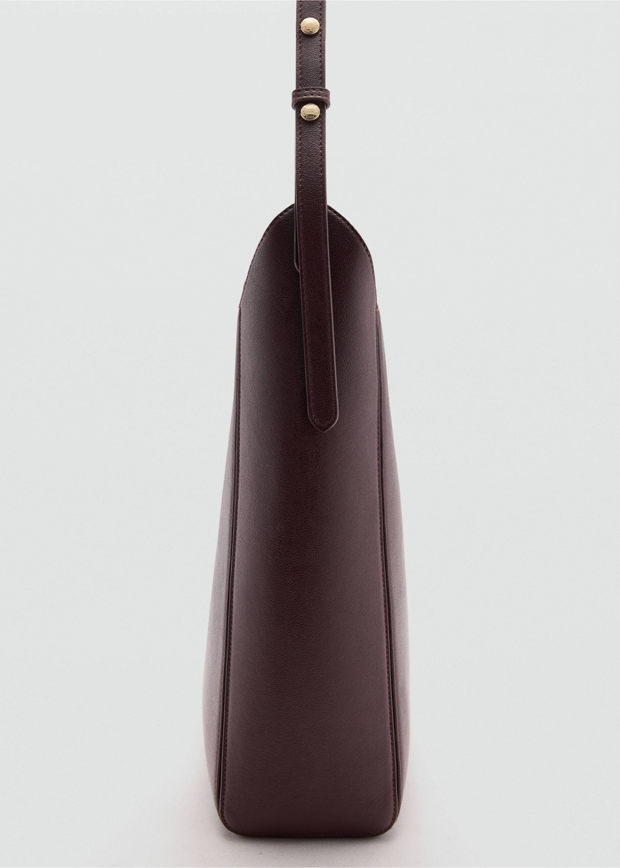 Bucket bag with clasp - Details of the article 1, Burgundy. Ref: 37094101-00.