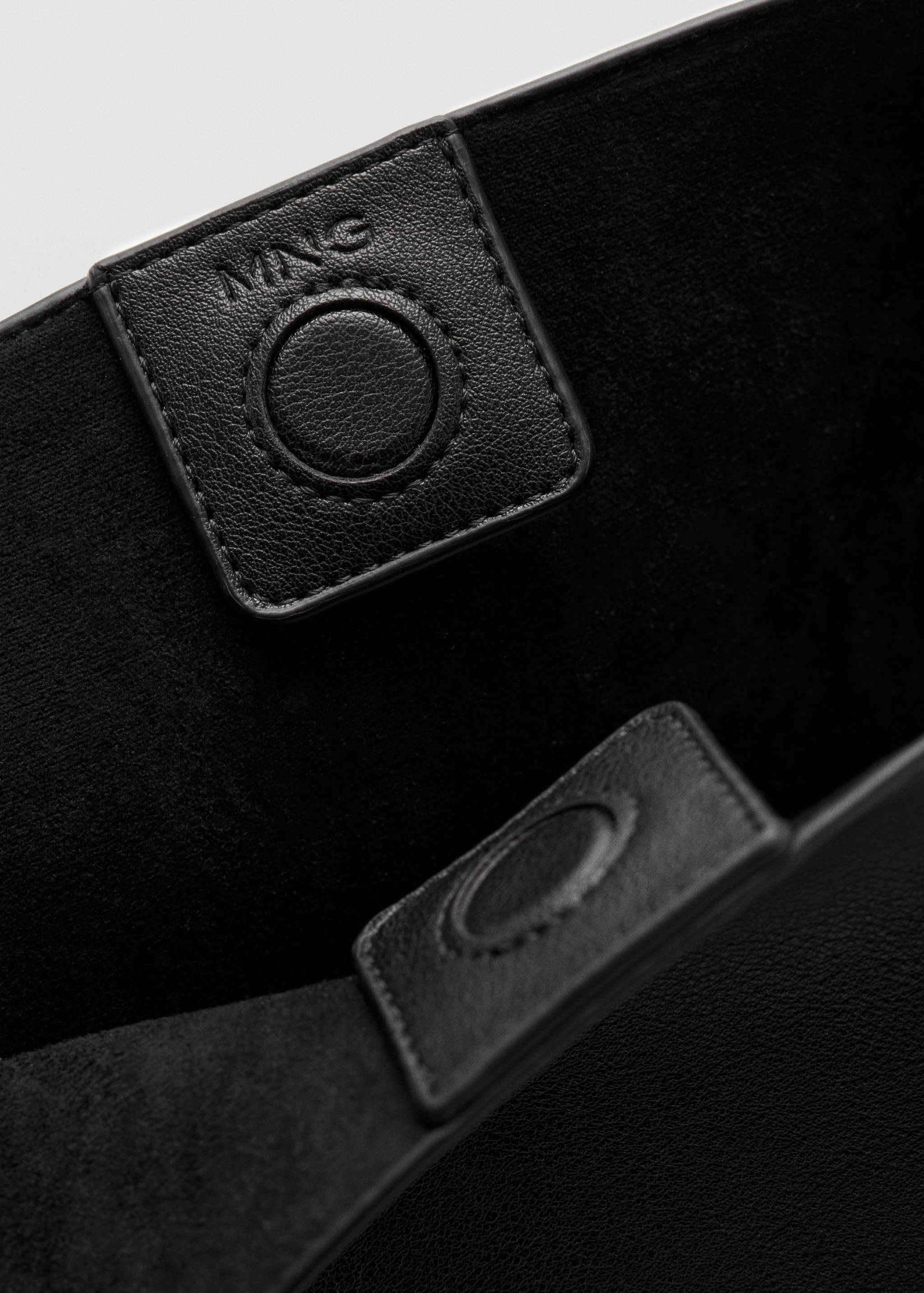 Bucket bag with clasp - Details of the article 3