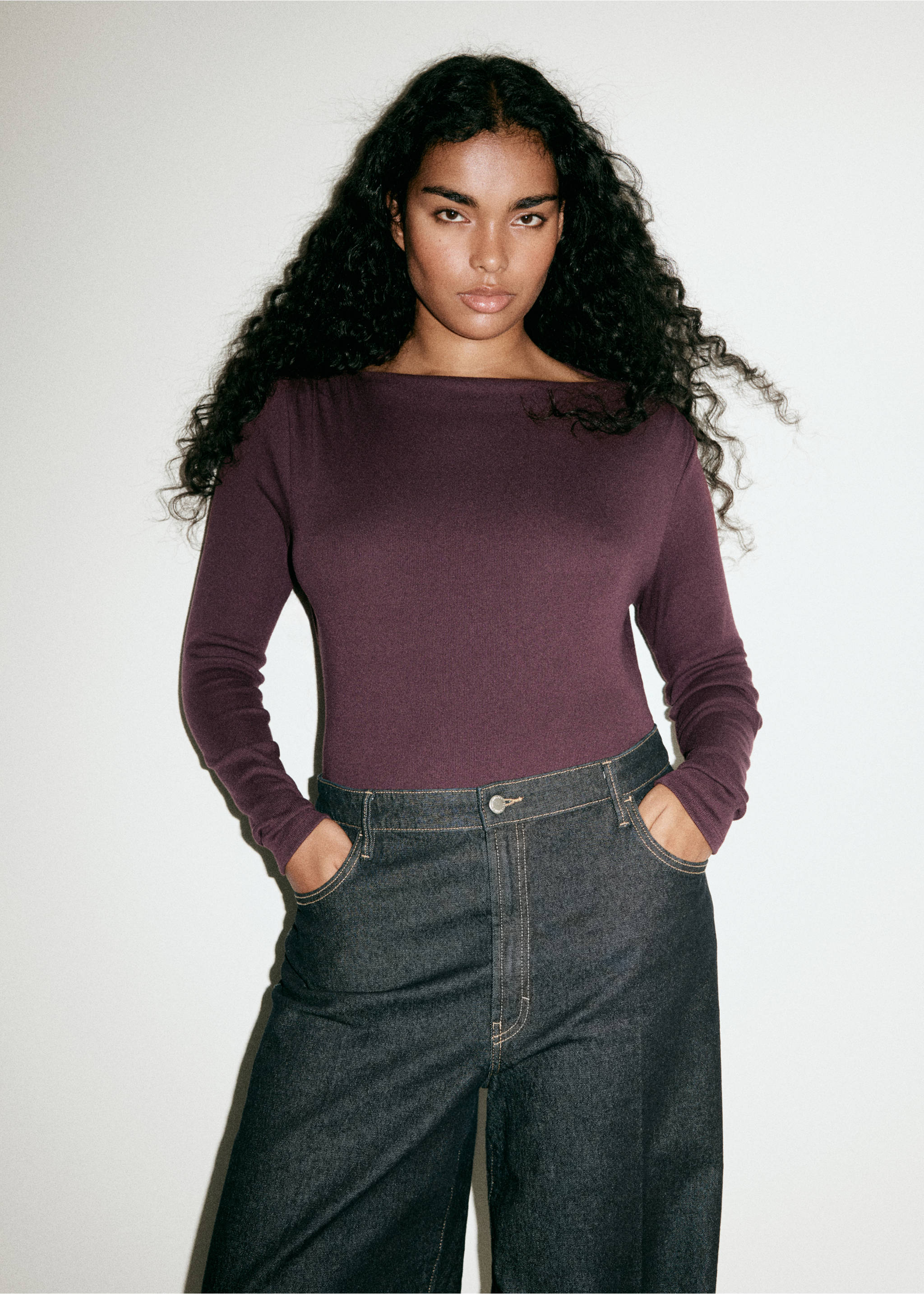 Long-sleeved boat-neck t-shirt - Details of the article 5, Wine. Ref: 37094103-00.