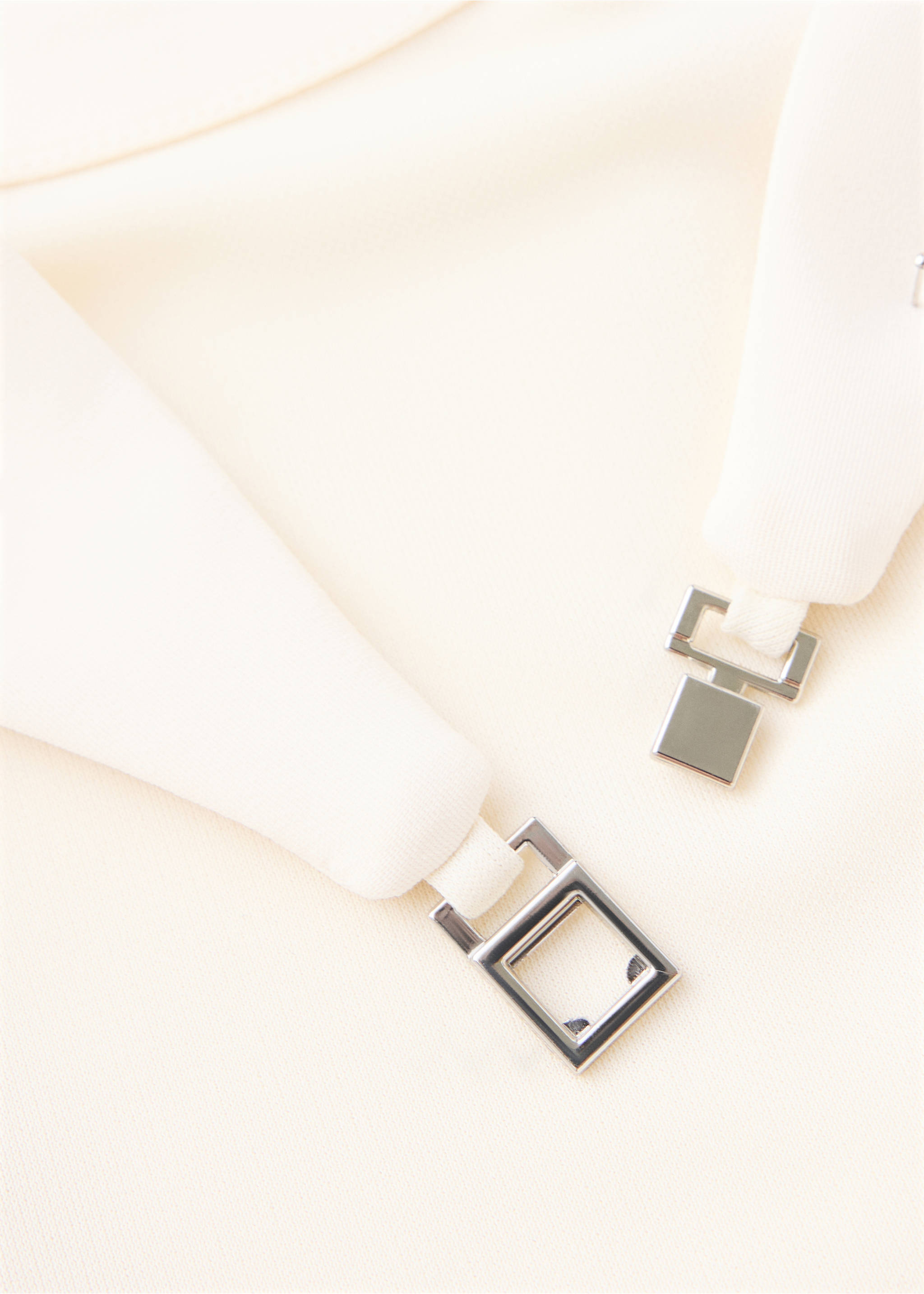 Satin-Kleid mit Spitzenabschlüssen - Detail des Artikels 0, Ecru. Ref: 37094113-00.