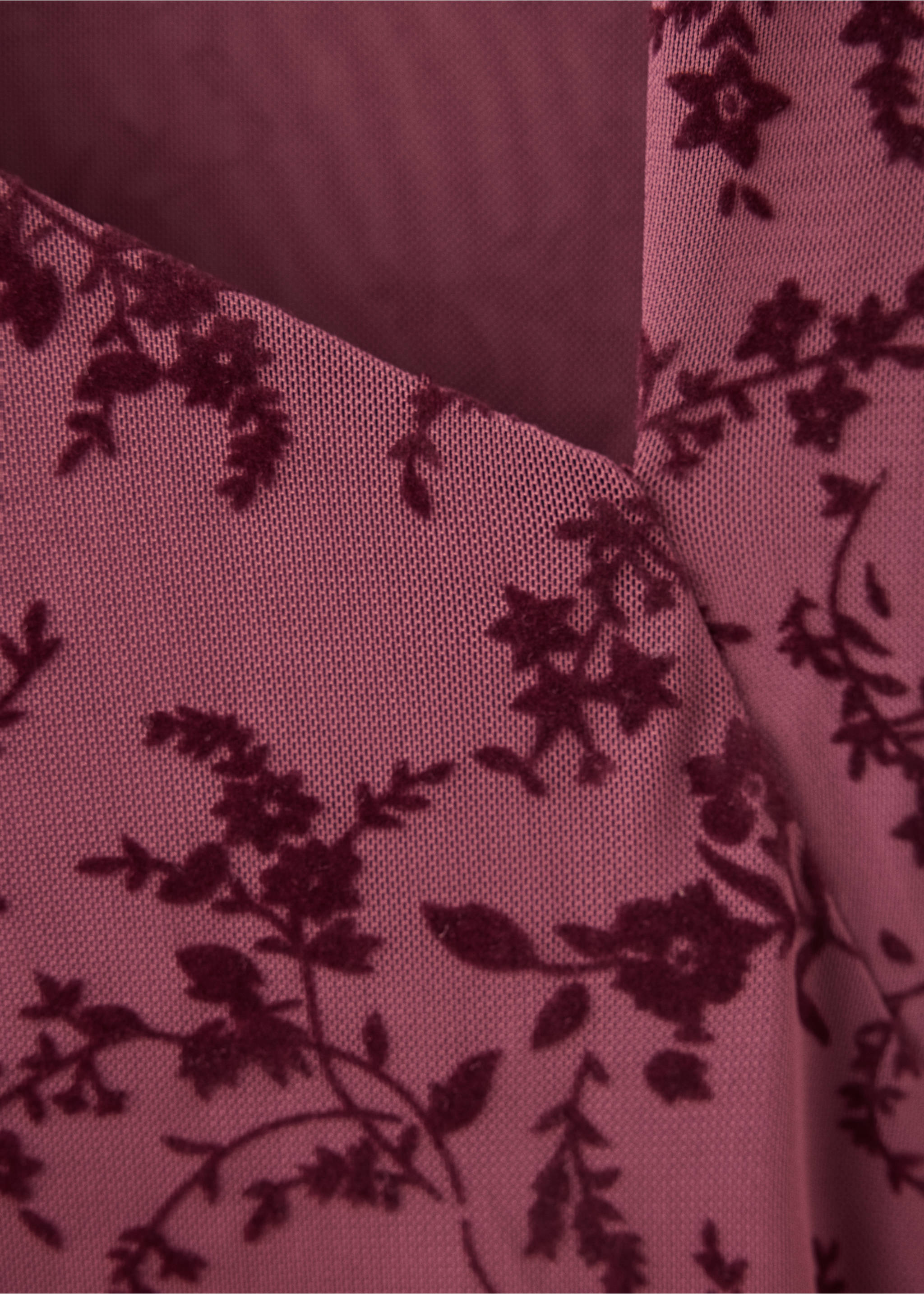 Robe asymétrique en tissu dévoré - Détail de l'article 8, Bordeaux. Ref: 37094114-00.