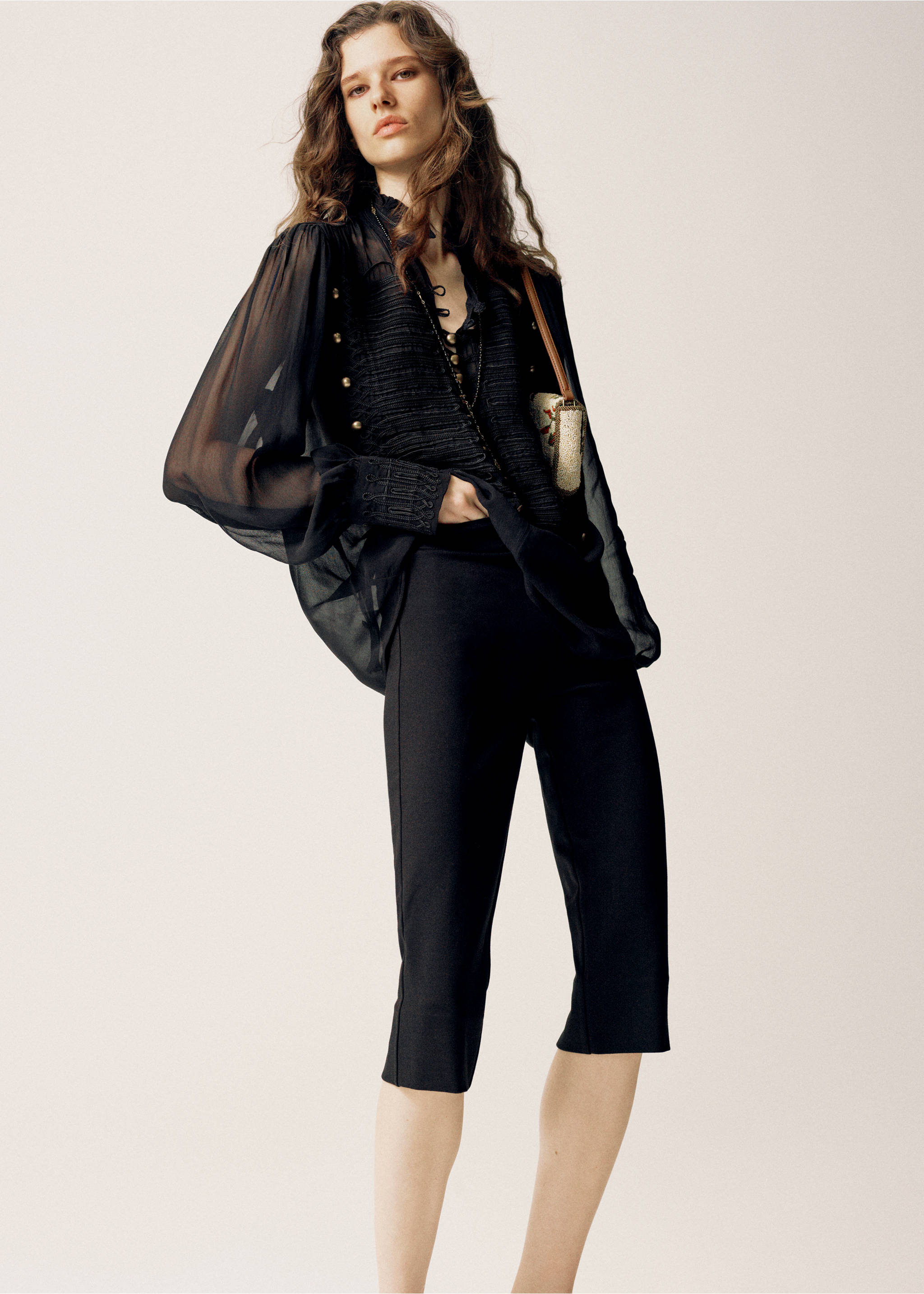 Pantalon capri ouvertures - Plan moyen, Noir. Ref: 37094115-00.