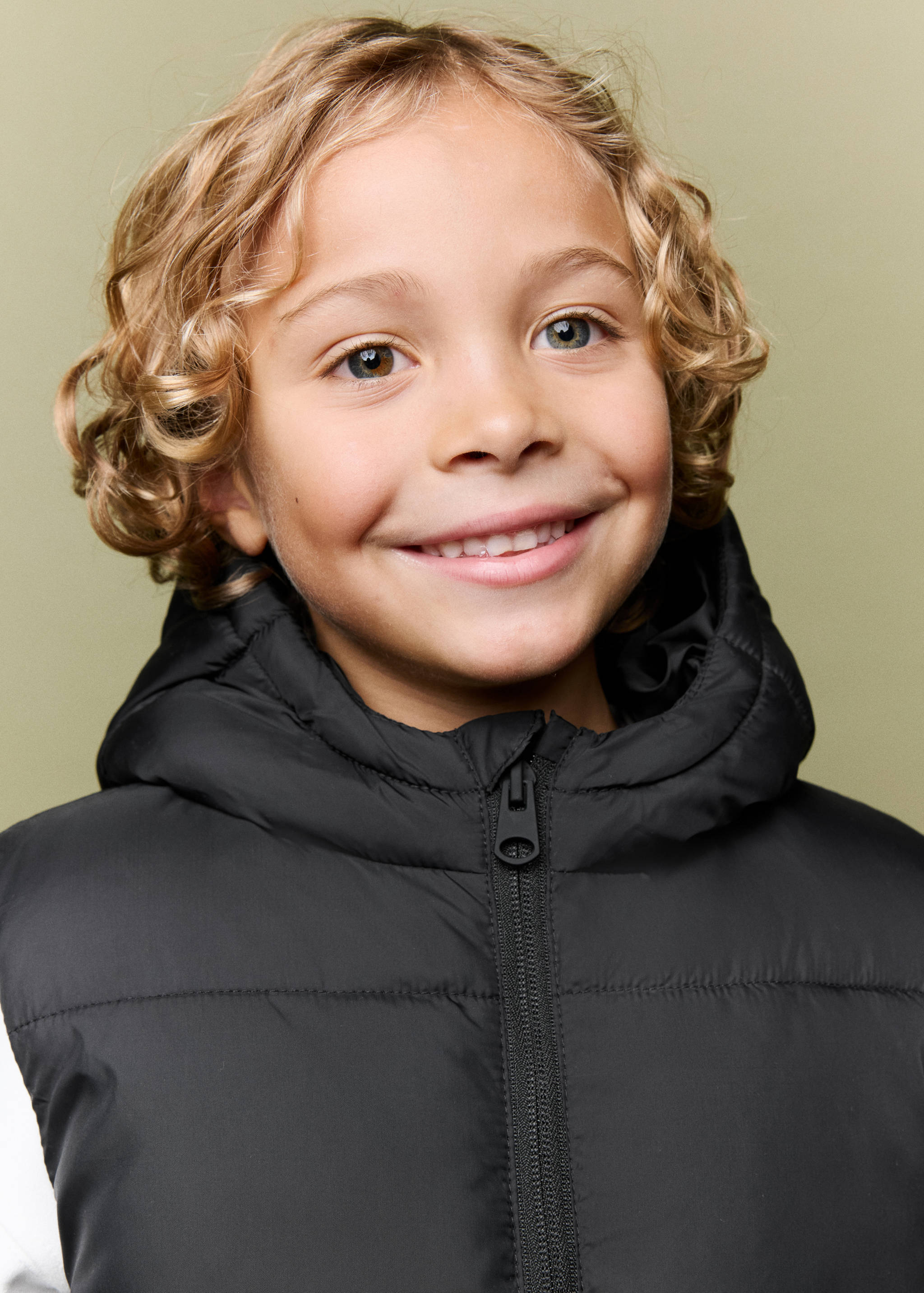 Quilted gilet with hood - Details of the article 1