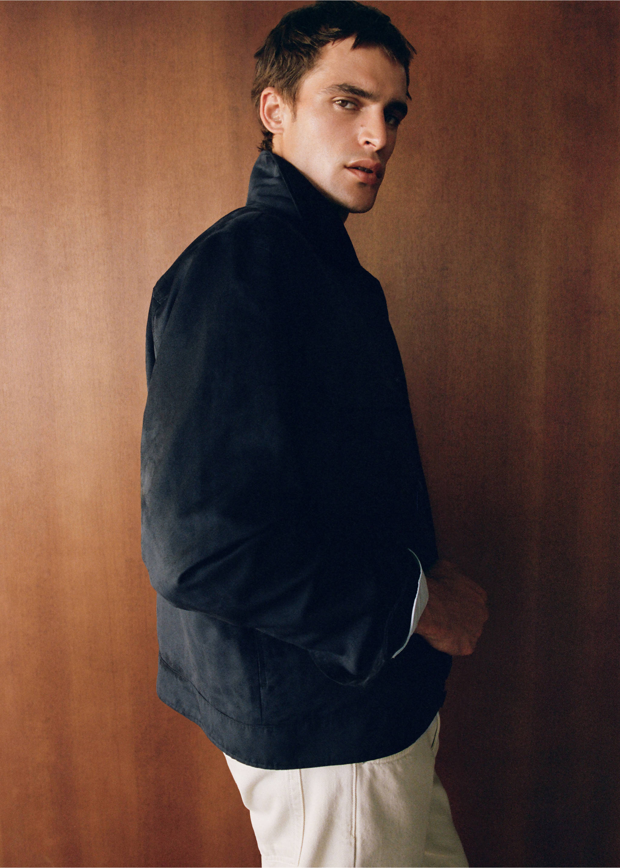 Suede-effect jacket with pockets - Details of the article 6, Night Blue. Ref: 37094401-00.