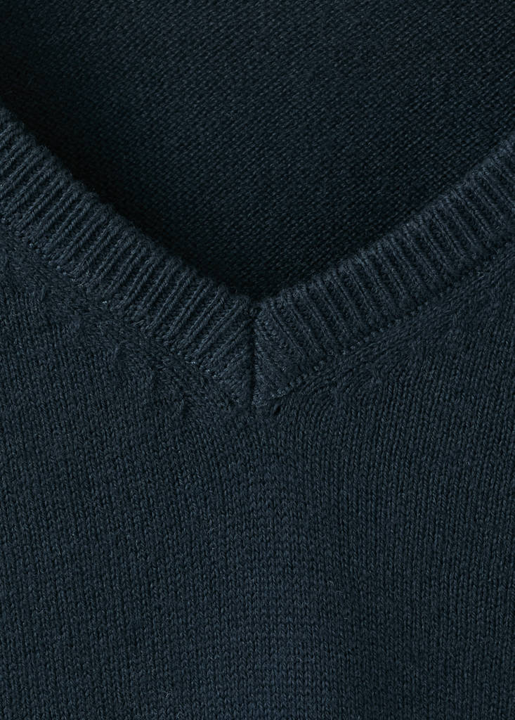 Fine-knit V-neck sweater — Navy