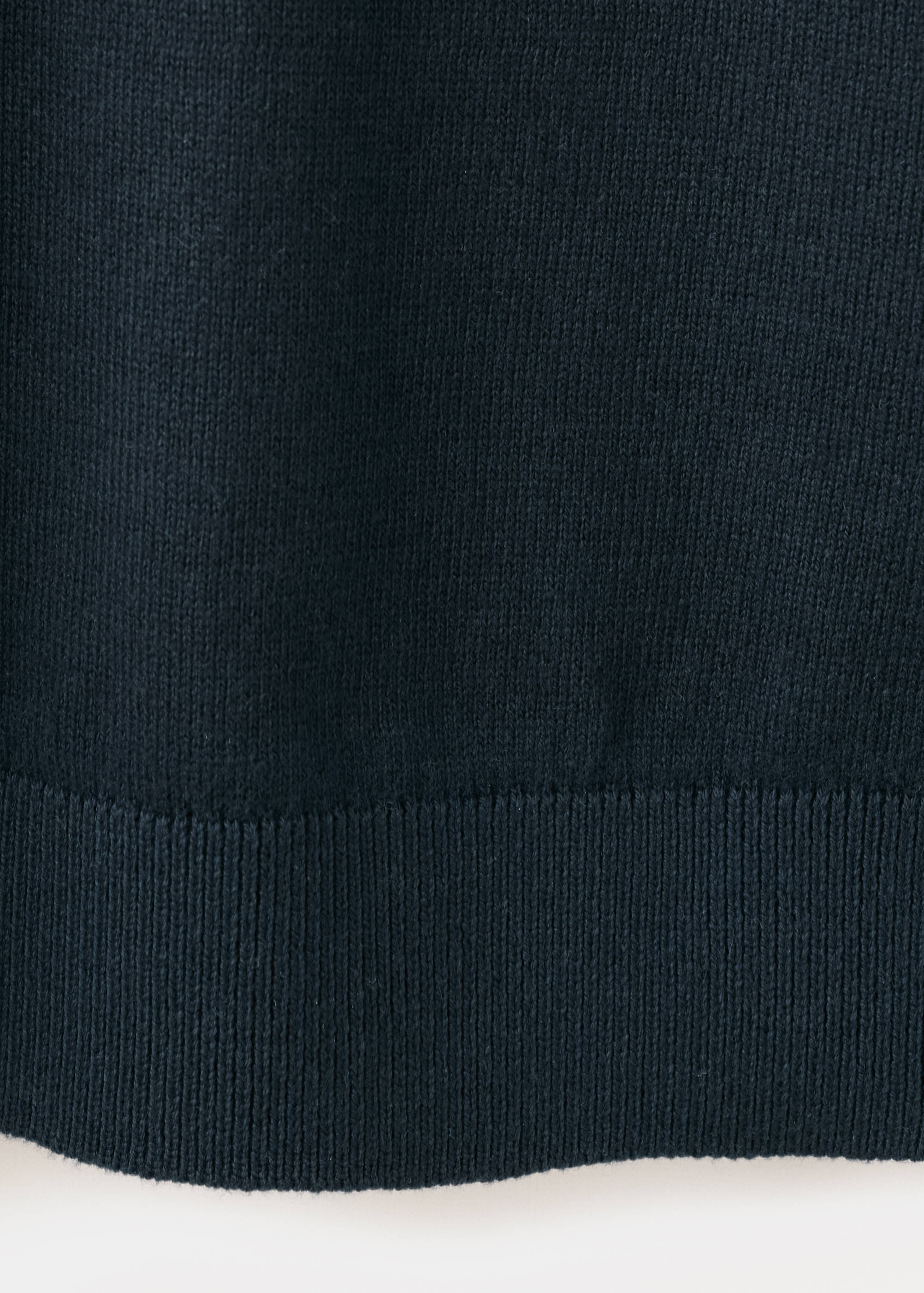 Fine-knit V-neck sweater - Details of the article 0