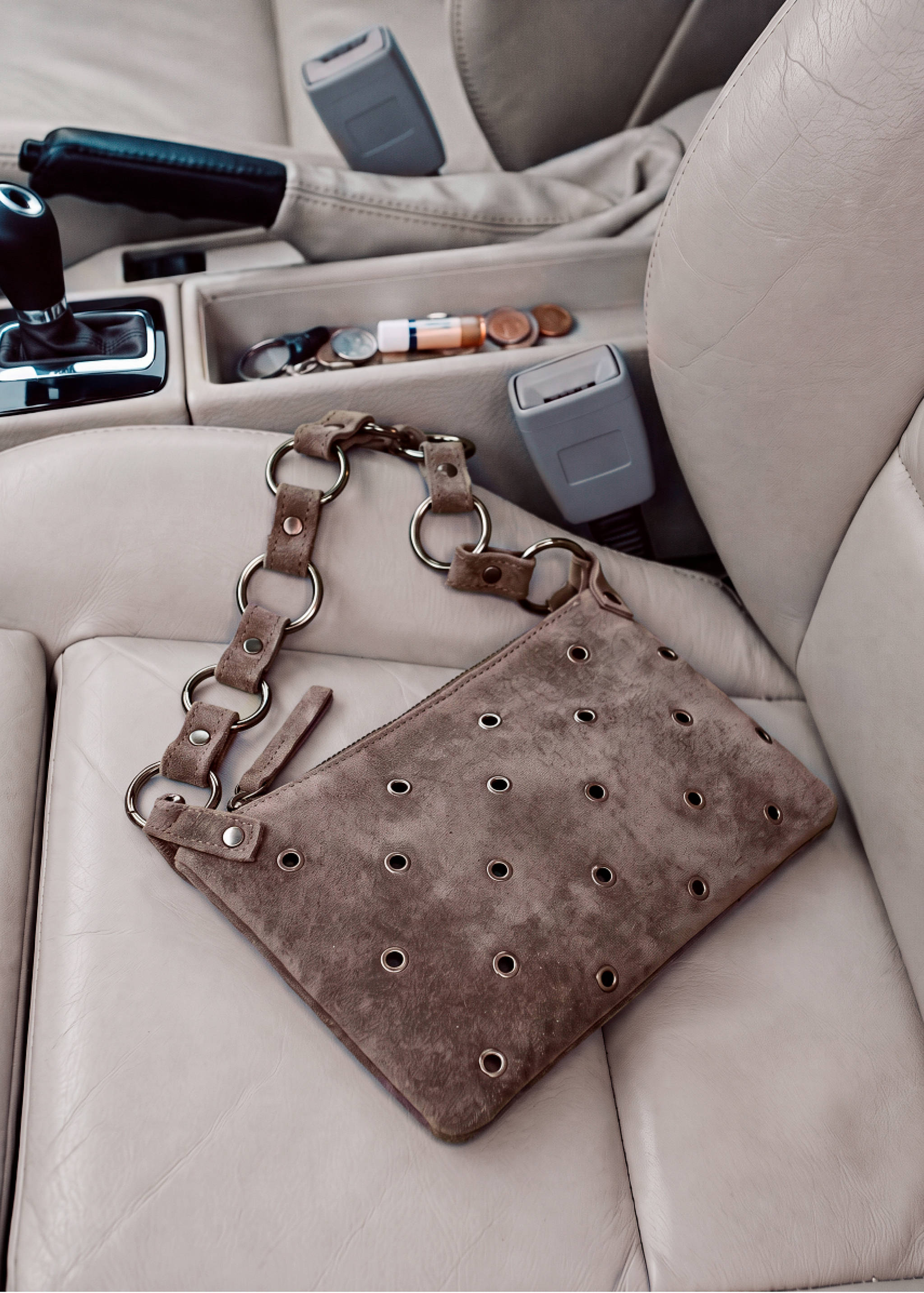 Leather shoulder bag with eyelets - Details of the article 5