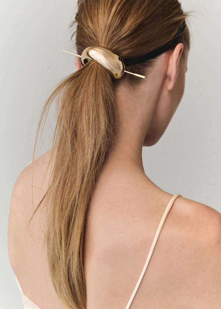 Metal hair barrette — Gold