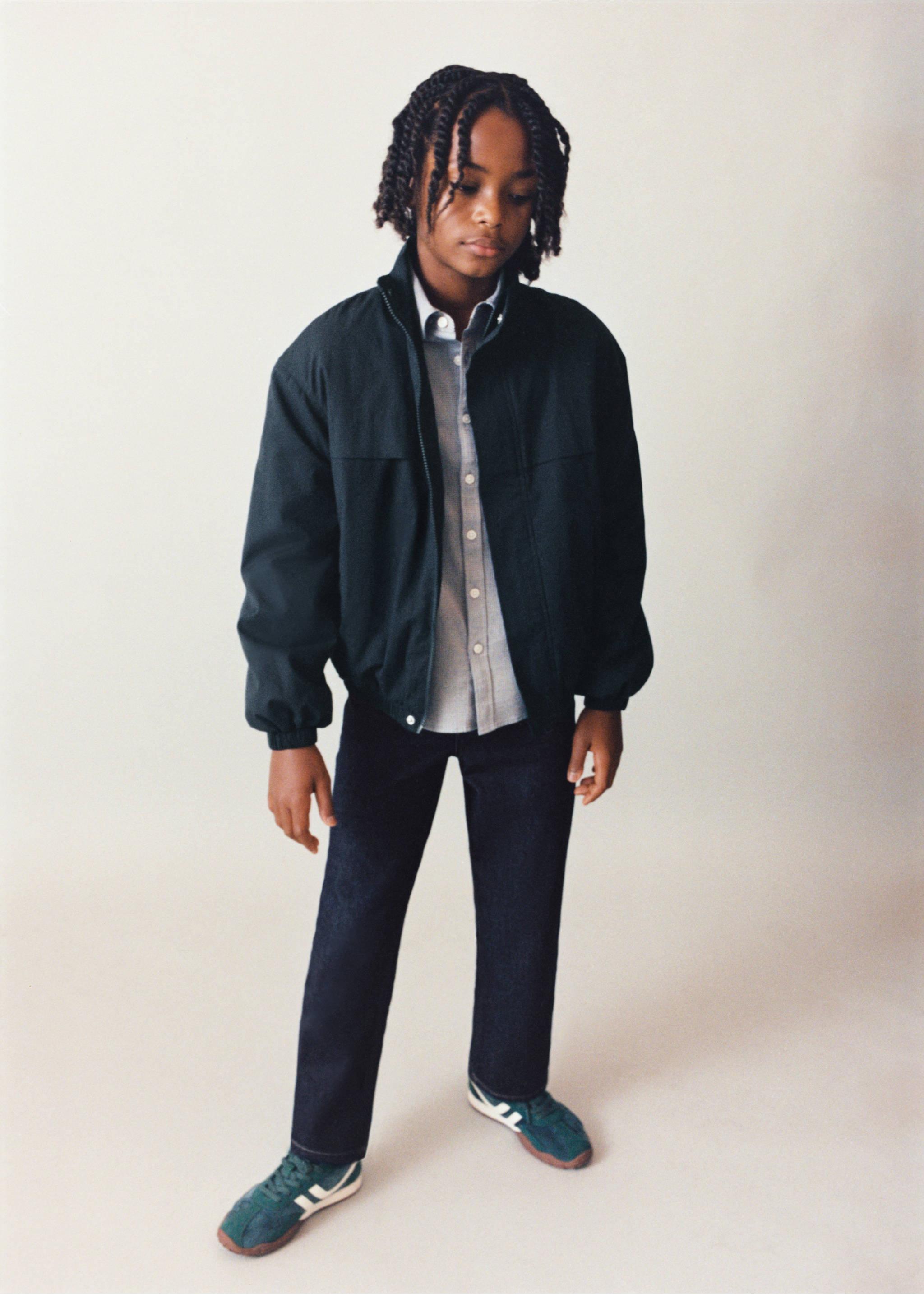 Lightweight bomber jacket - Details of the article 6, Navy. Ref: 37094424-00.