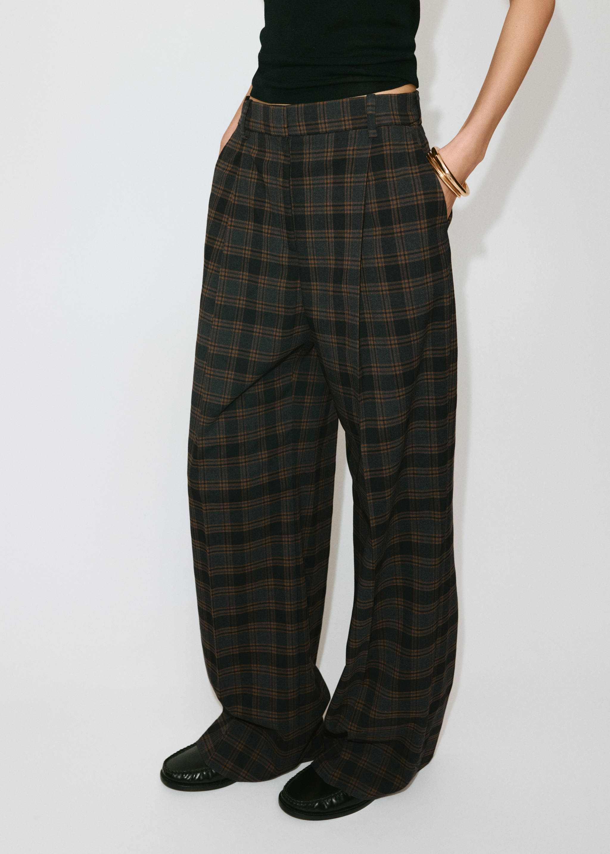 Straight-fit pleated trousers - Medium plane