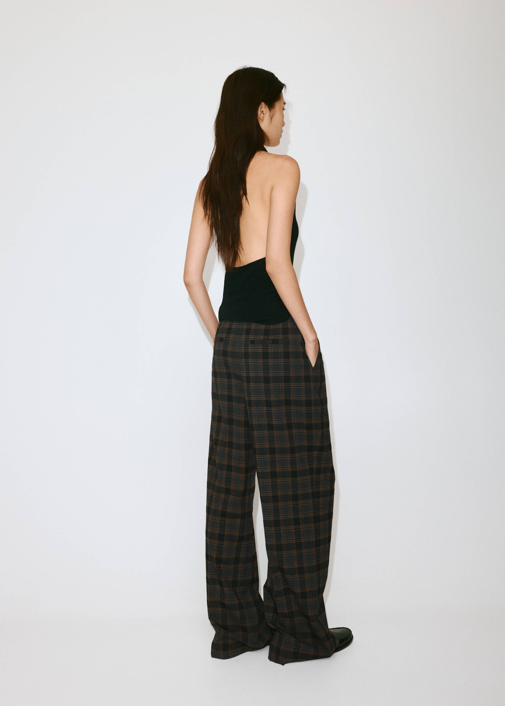 Straight-fit pleated trousers - Reverse of the article
