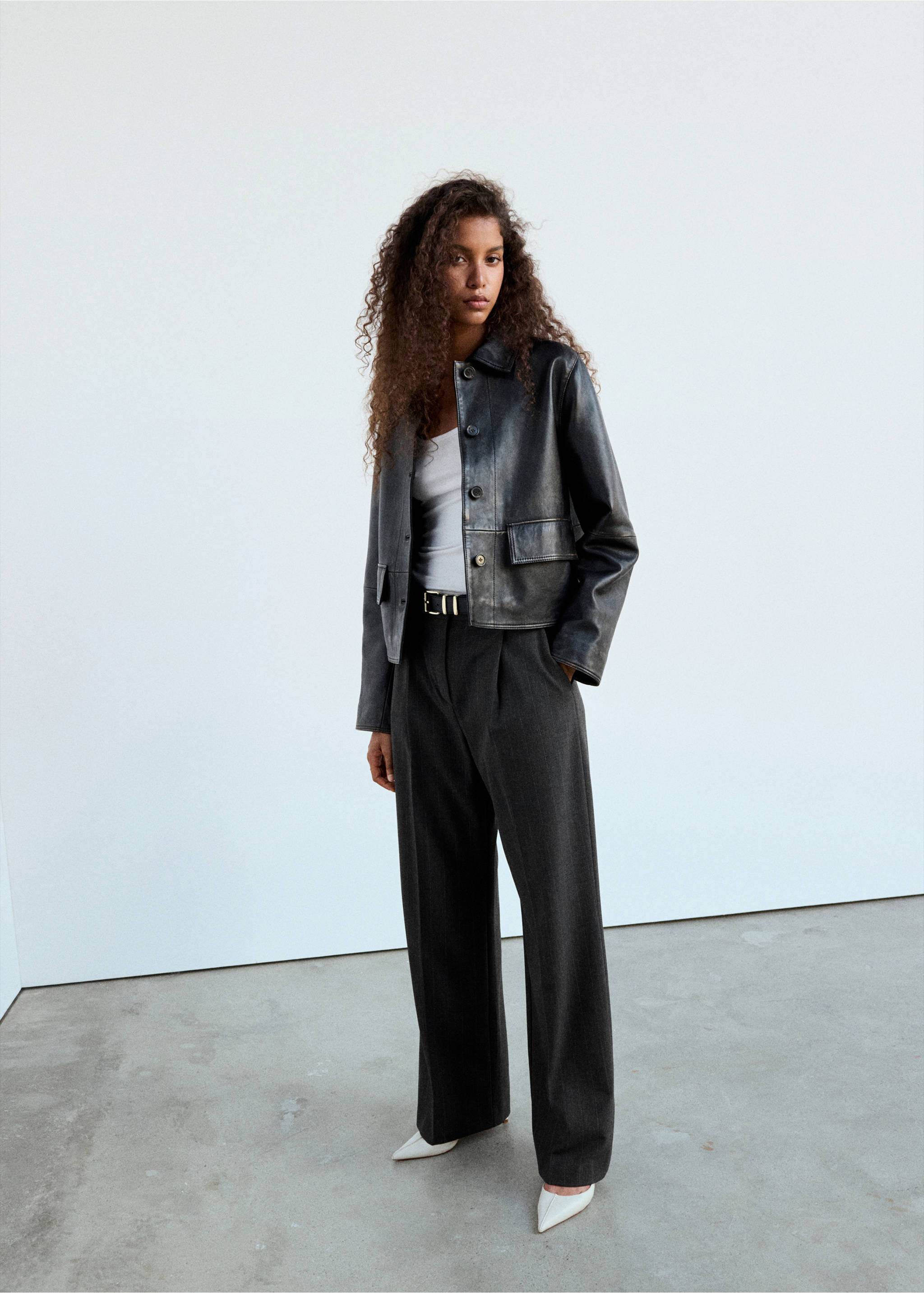 Straight-fit pleated trousers - General plane, Grey. Ref: 37094428-00.
