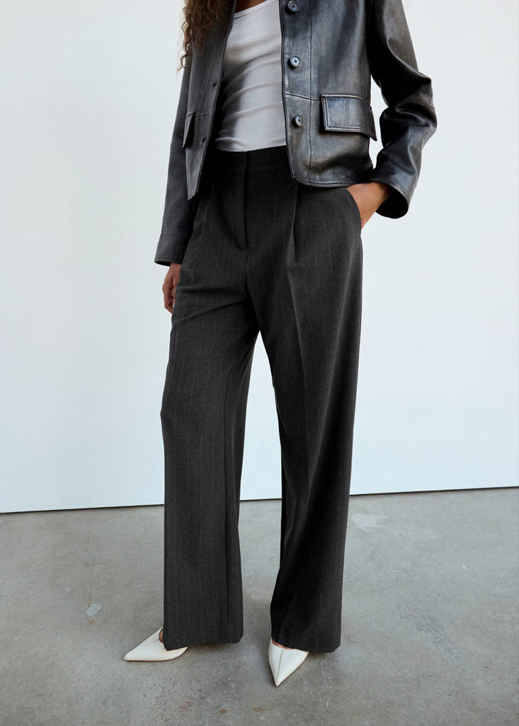 Straight-fit pleated trousers — Grey