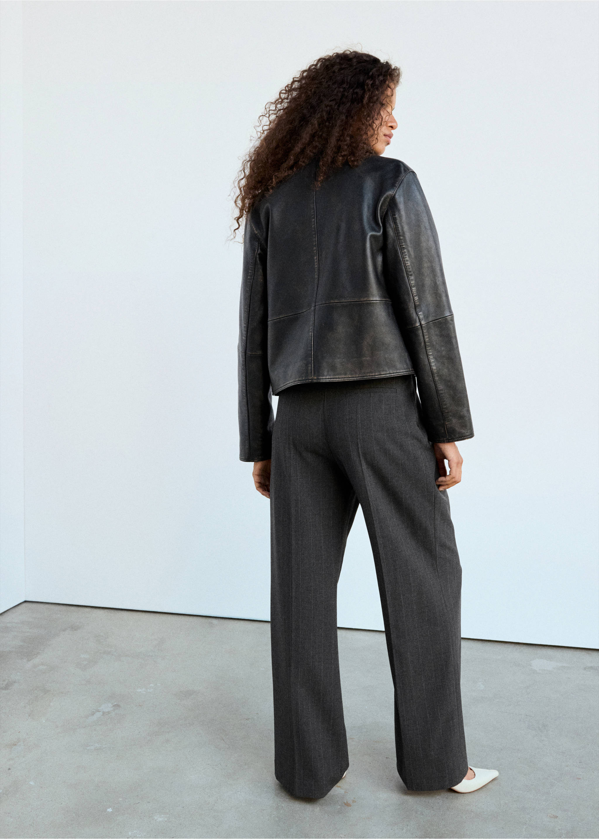 Straight-fit pleated trousers - Reverse of the article, Grey. Ref: 37094428-00.