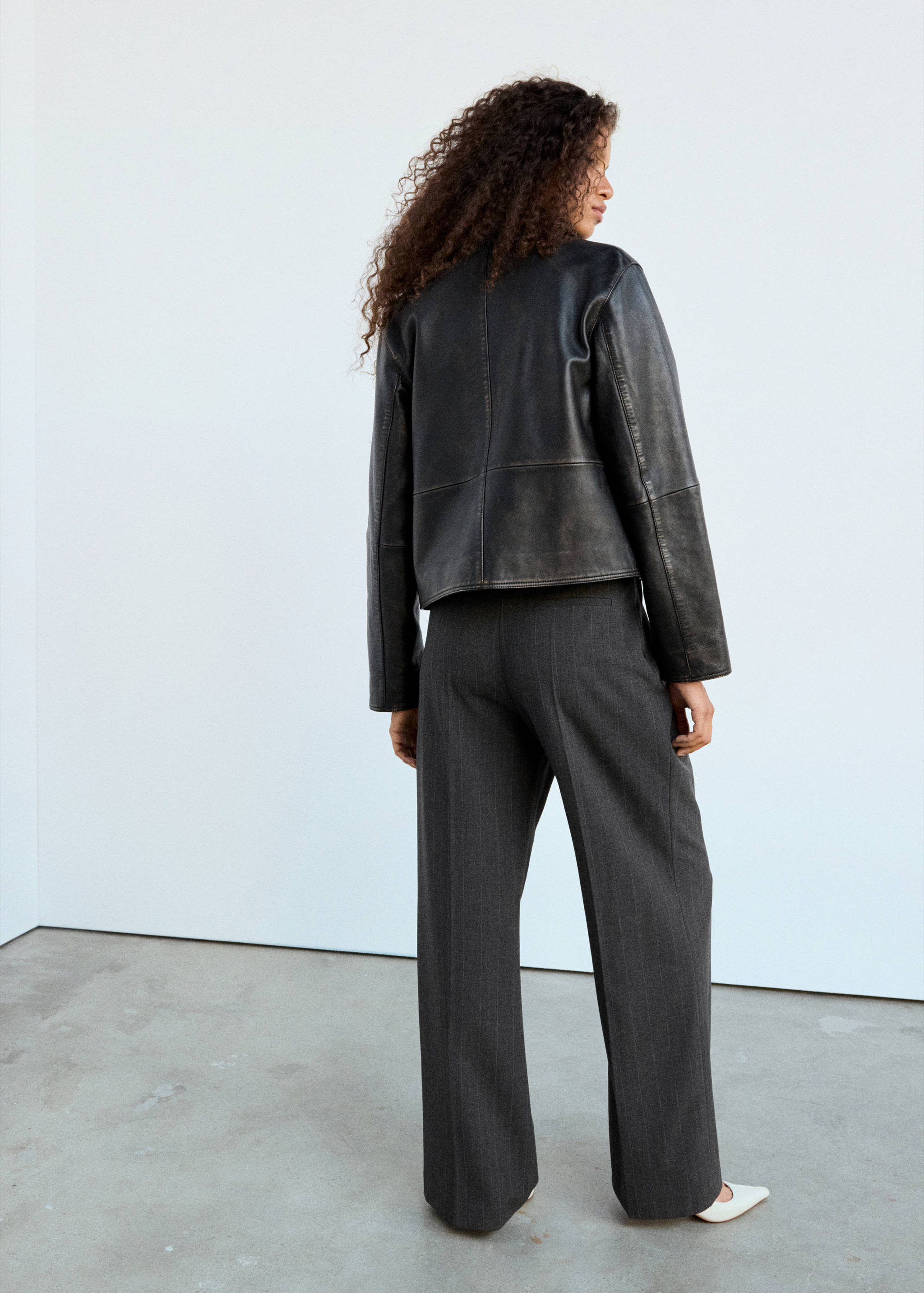 Straight-fit pleated trousers - Reverse of the article
