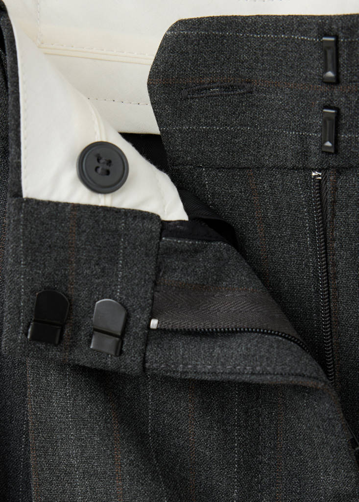 Straight-fit pleated trousers — Grey