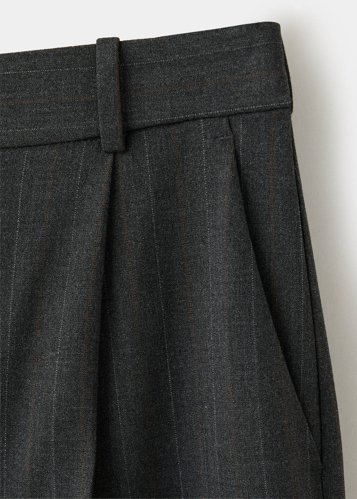 Straight-fit pleated trousers — Grey