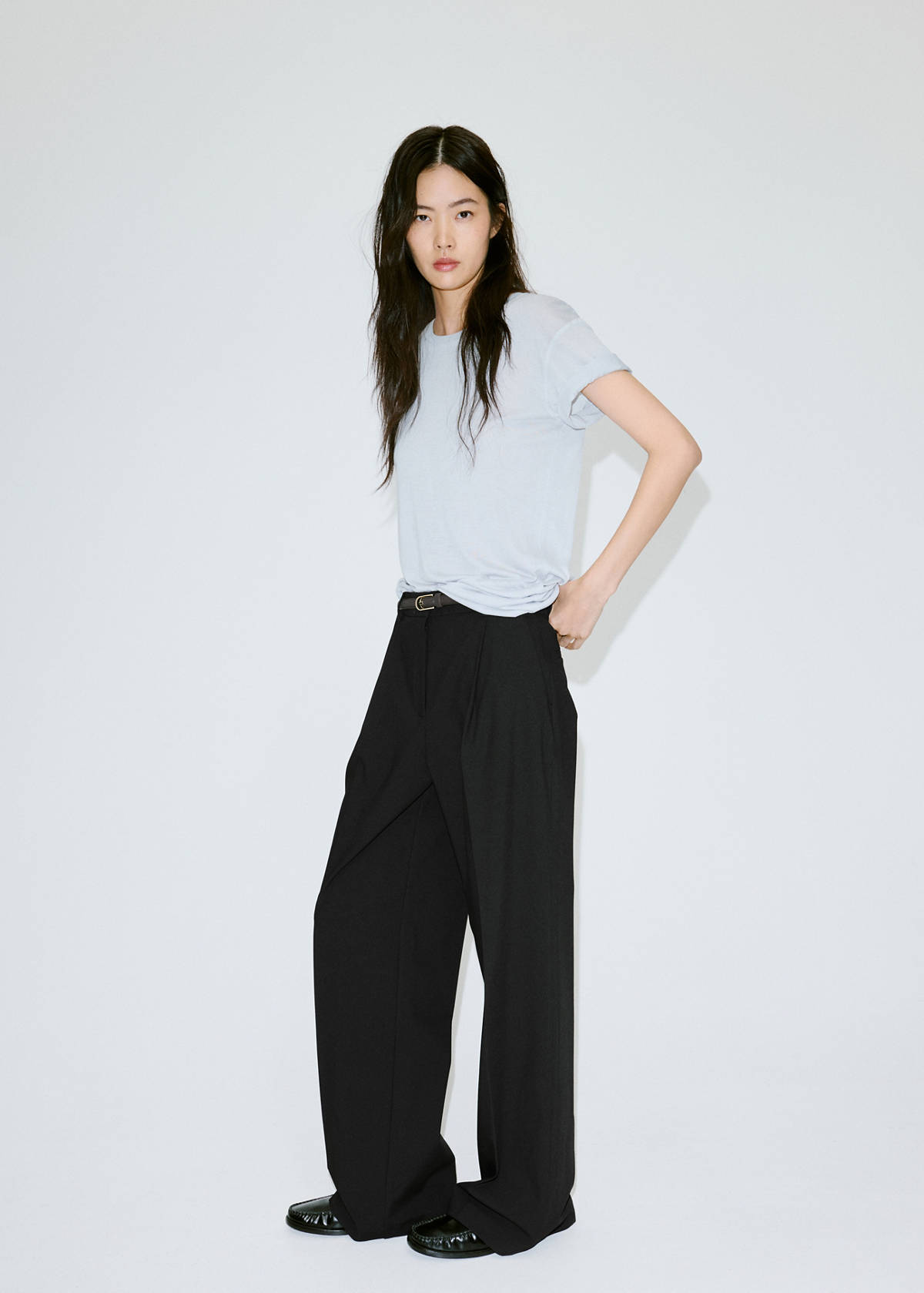 Straight-fit pleated trousers — Black