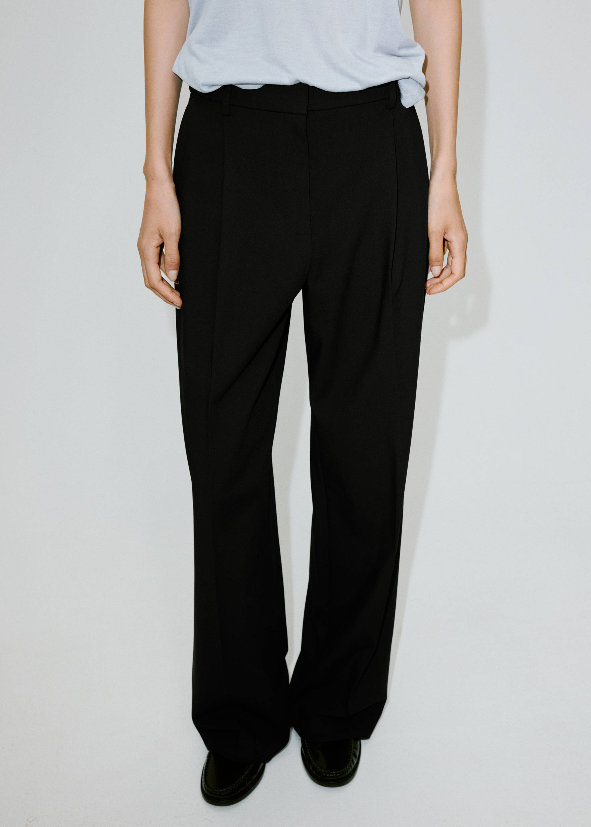 Straight-fit pleated trousers - Medium plane