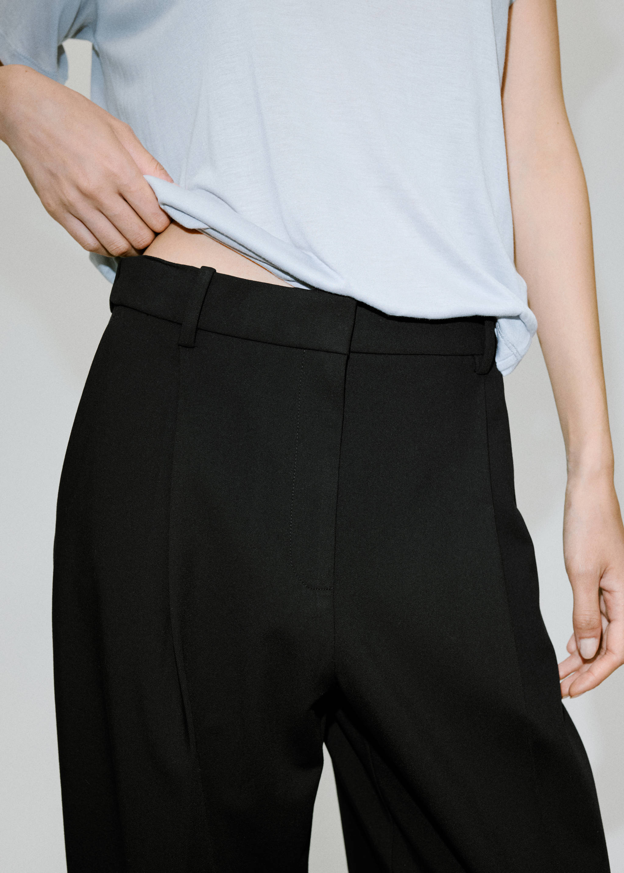 Straight-fit pleated trousers - Details of the article 3