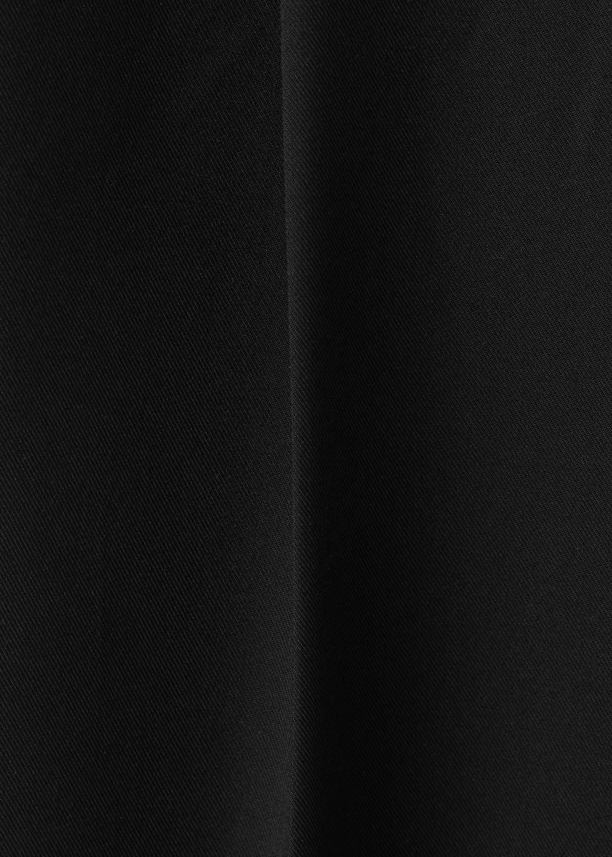 Straight-fit pleated trousers — Black