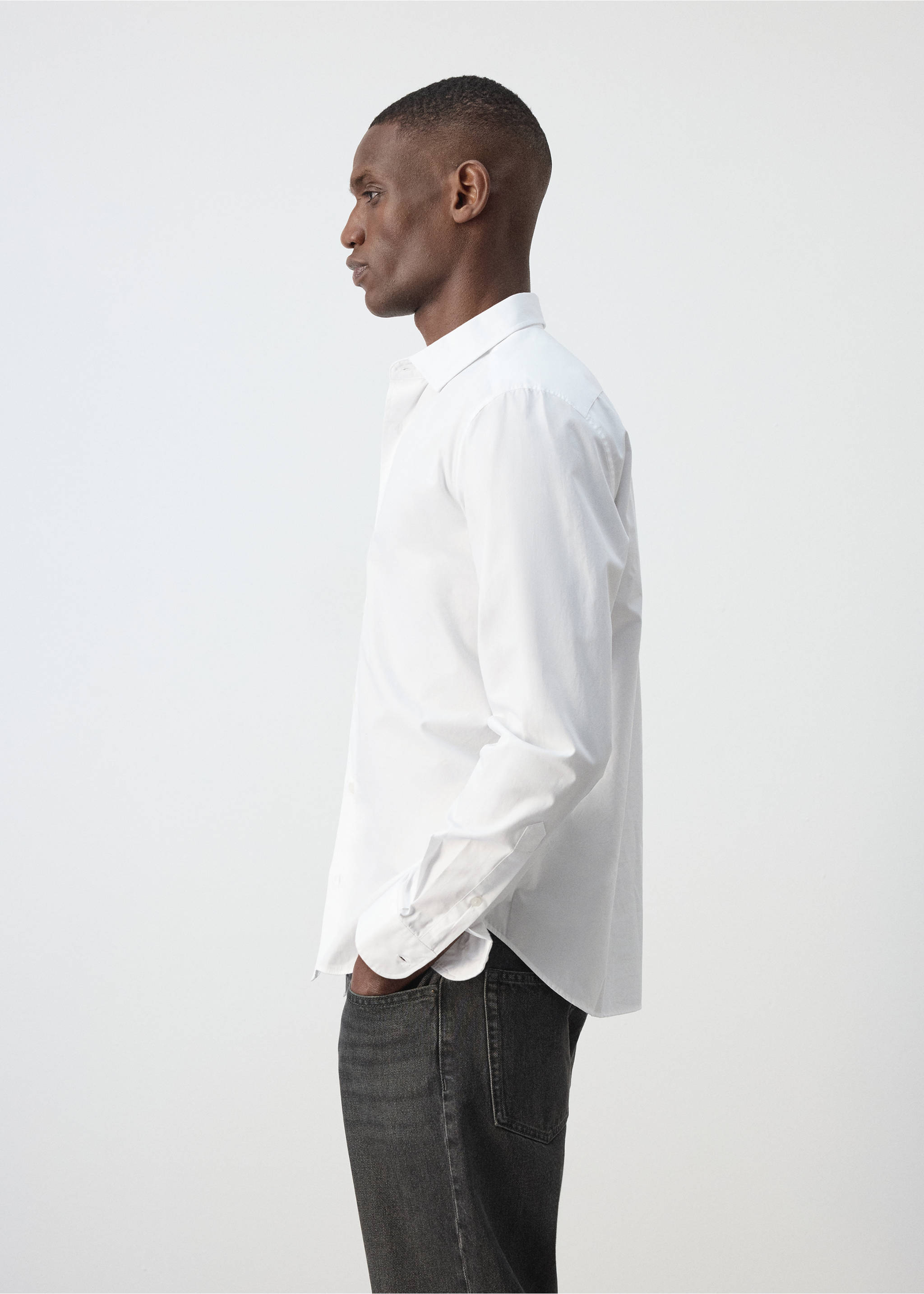 Regular-fit 100% cotton shirt - Details of the article 2, White. Ref: 37094431-00.